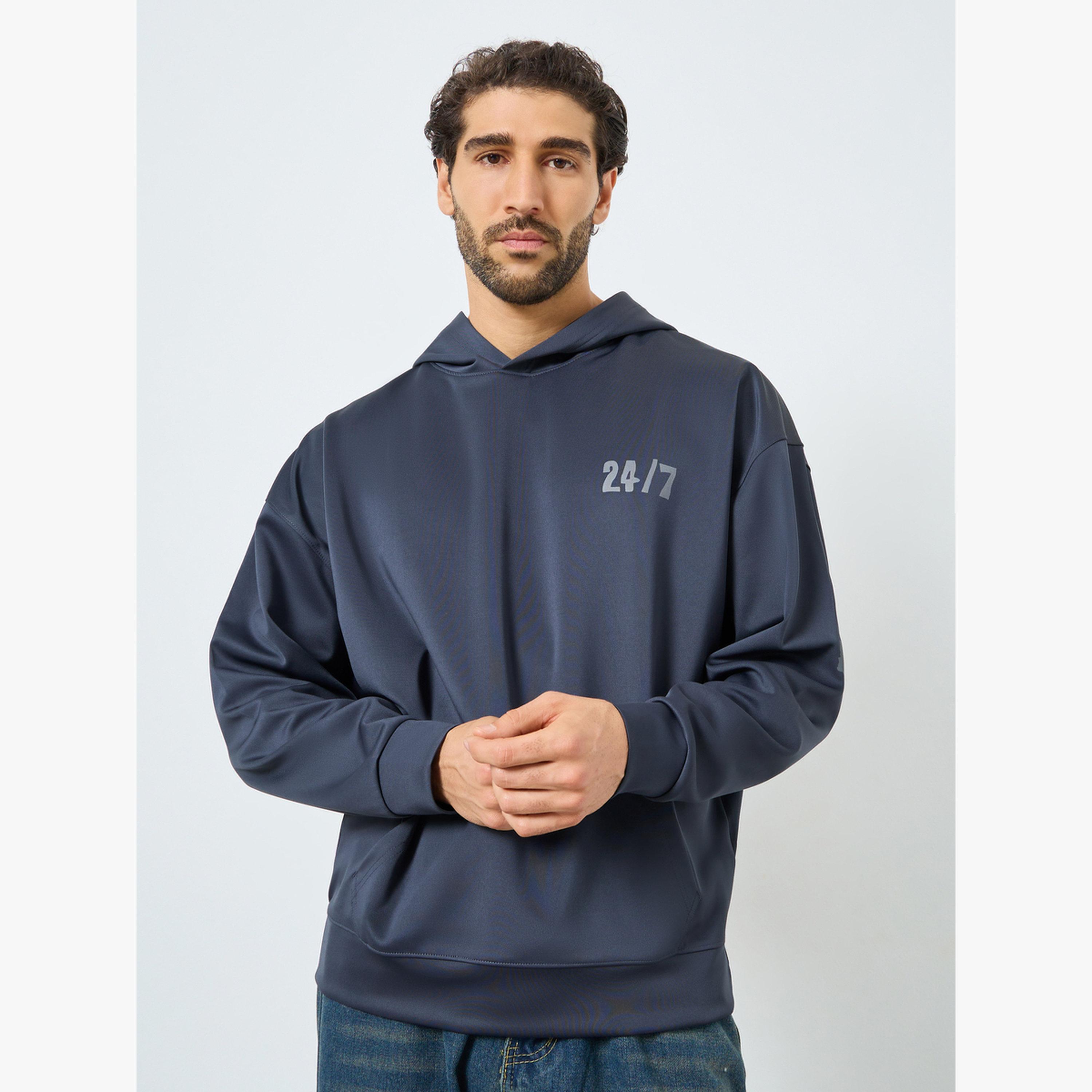 هودي سكوبا بقصة واسعة وطبعة أمامية وخلفية-men-clothing-hoodiesandsweatshirts-image-1