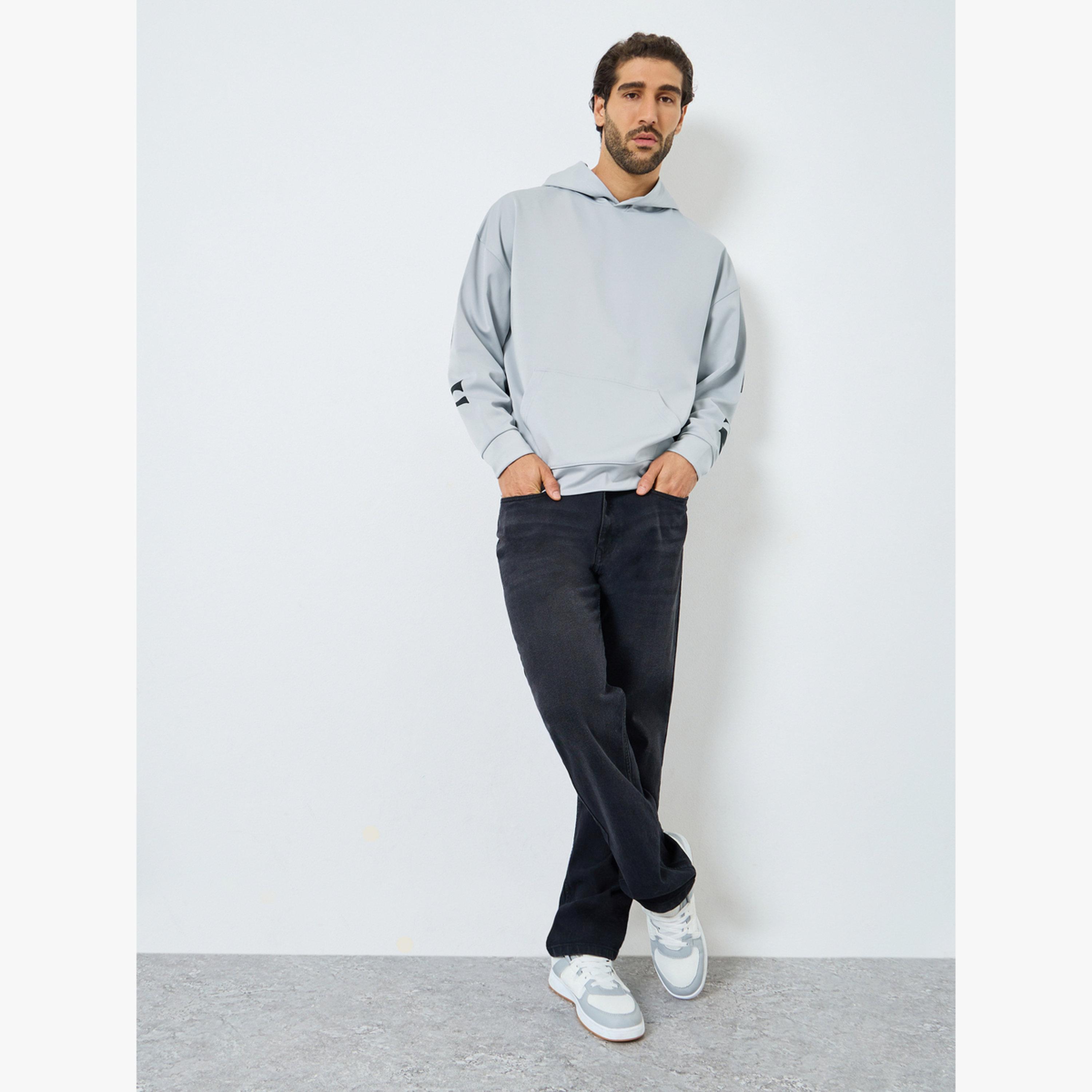 هودي سكوبا بقصة واسعة وطبعة نص خلفية-men-clothing-hoodiesandsweatshirts-image-2