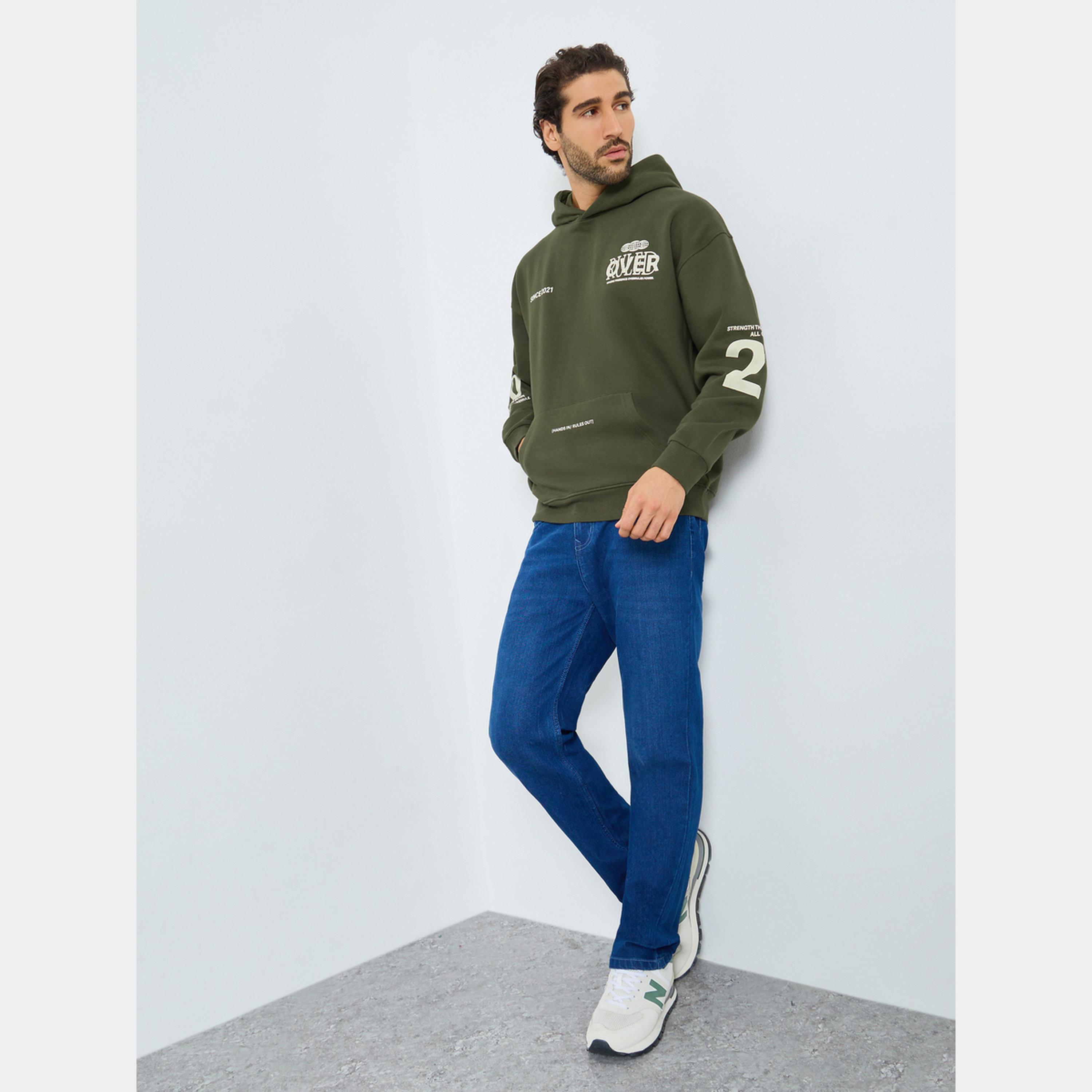 ستايلي - هودي رجالي صوف بغطاء للرأس وأكمام طويلة ورسومات غرافيكية-men-winterwear-hoodiesandsweatshirts-image-2