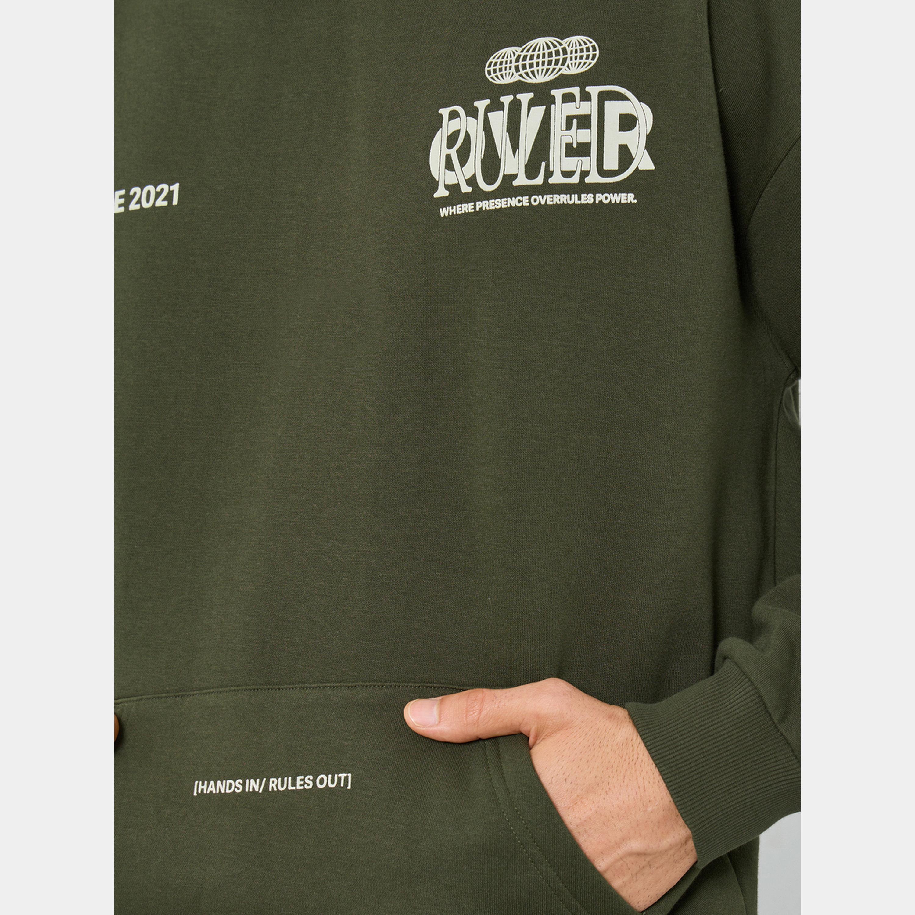 ستايلي - هودي رجالي صوف بغطاء للرأس وأكمام طويلة ورسومات غرافيكية-men-winterwear-hoodiesandsweatshirts-image-3