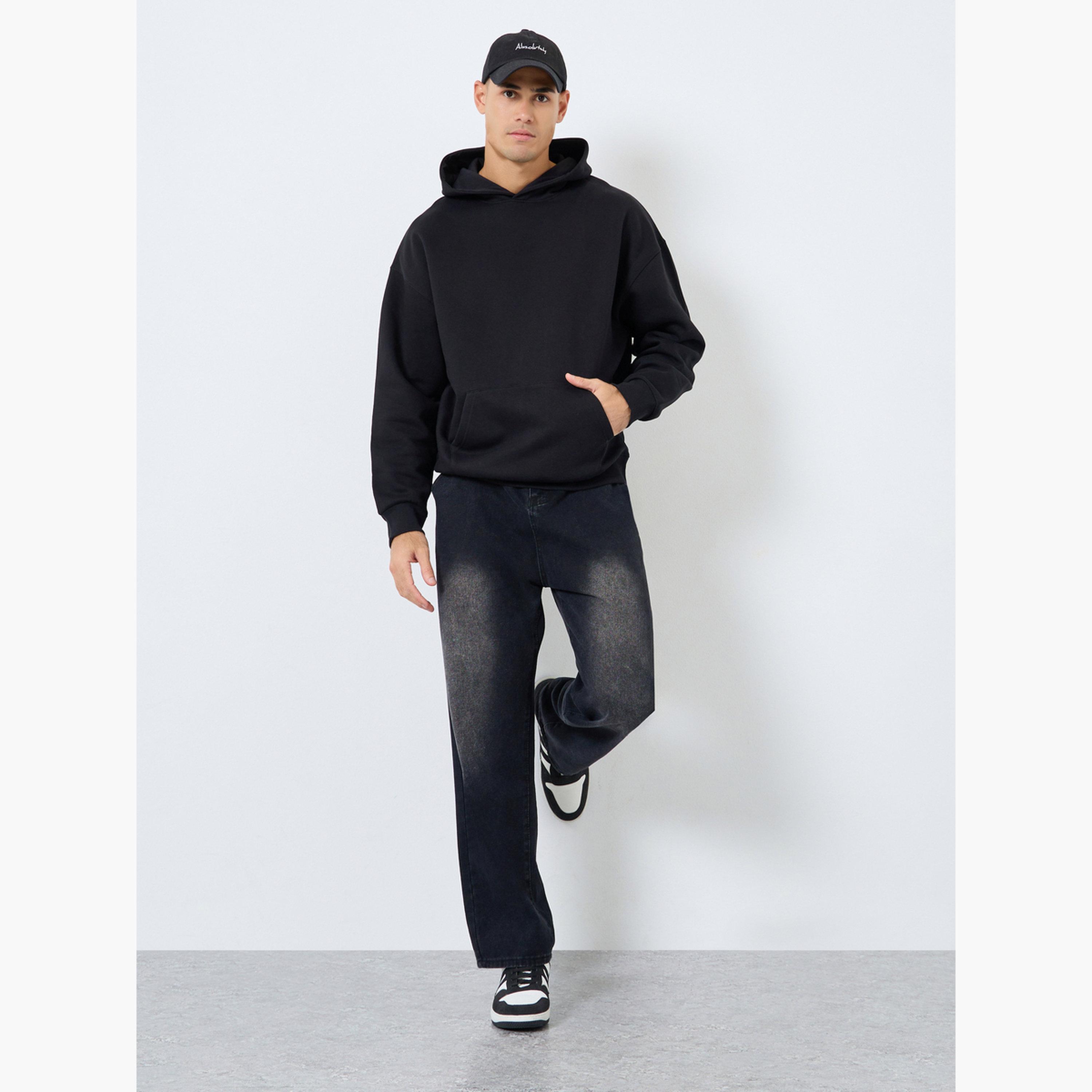ستايلي - هودي أسود بقصّة واسعة وطبعة شعار من الخلف-men-winterwear-hoodiesandsweatshirts-image-2