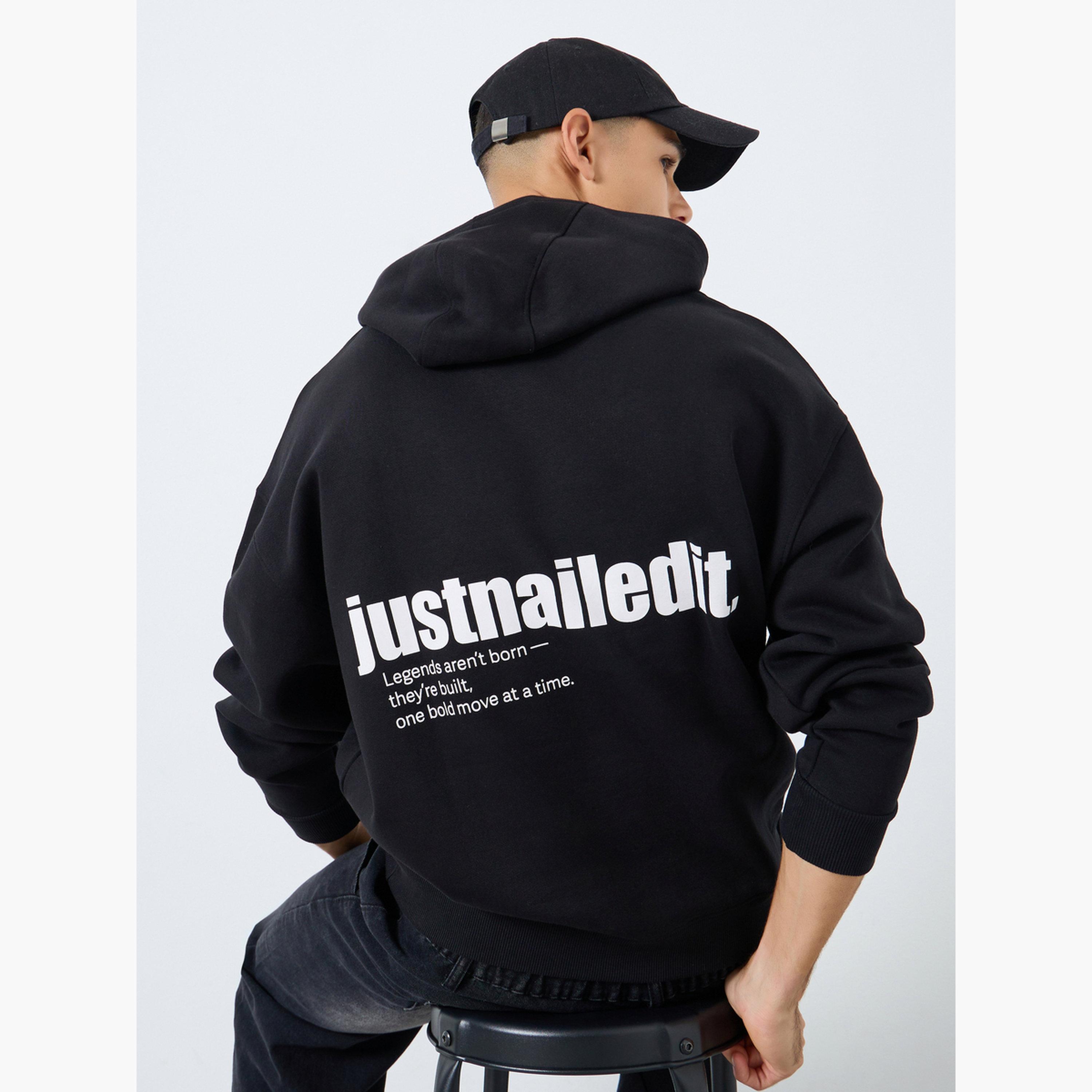 ستايلي - هودي أسود بقصّة واسعة وطبعة شعار من الخلف-men-winterwear-hoodiesandsweatshirts-image-3