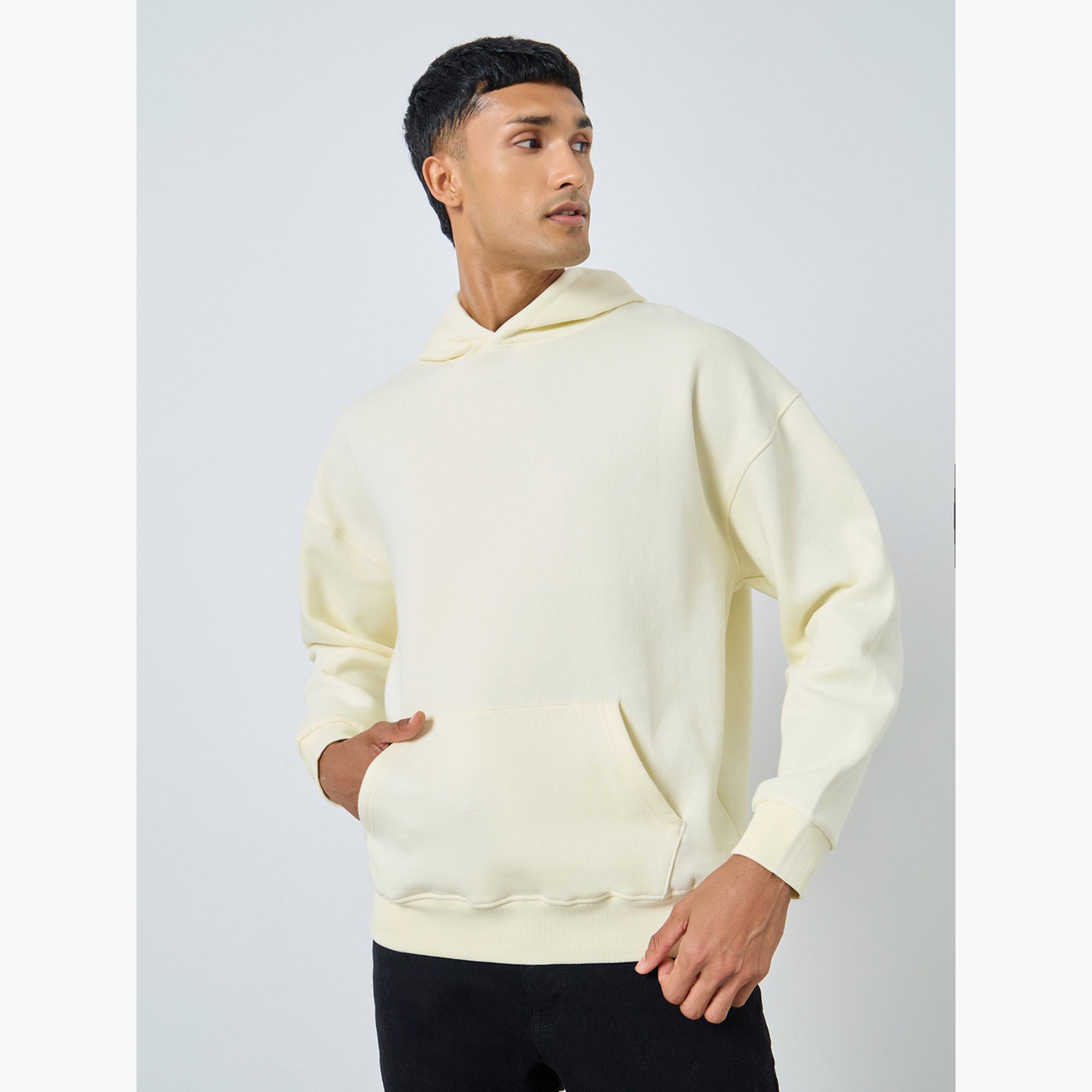 ستايلي - هودي تصميم واسع نقشة شعار كريمي للرجال -men-winterwear-hoodiesandsweatshirts-image-1
