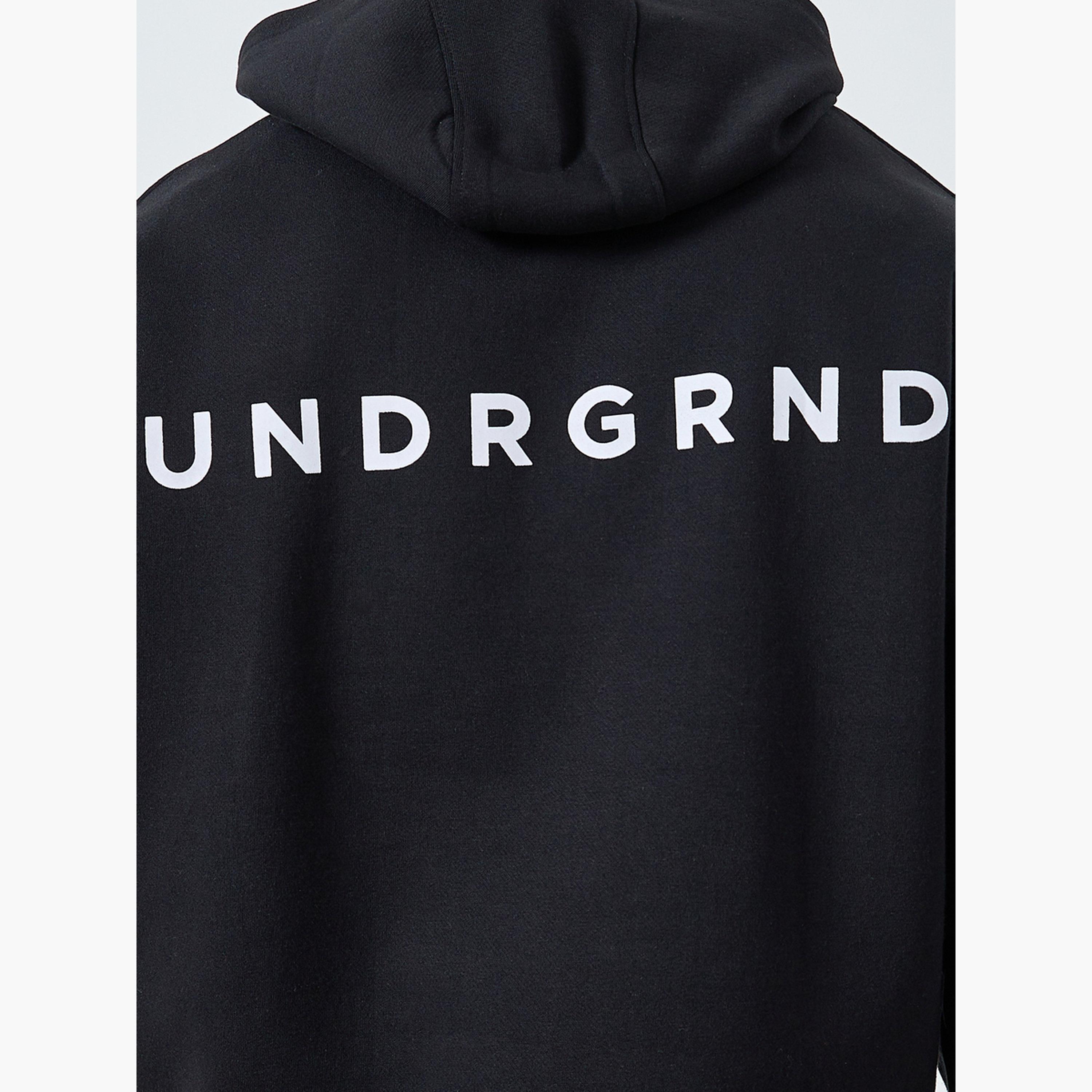 ستايلي - هودي أسود بقصّة واسعة وطبعة شعار من الخلف-men-winterwear-hoodiesandsweatshirts-image-5