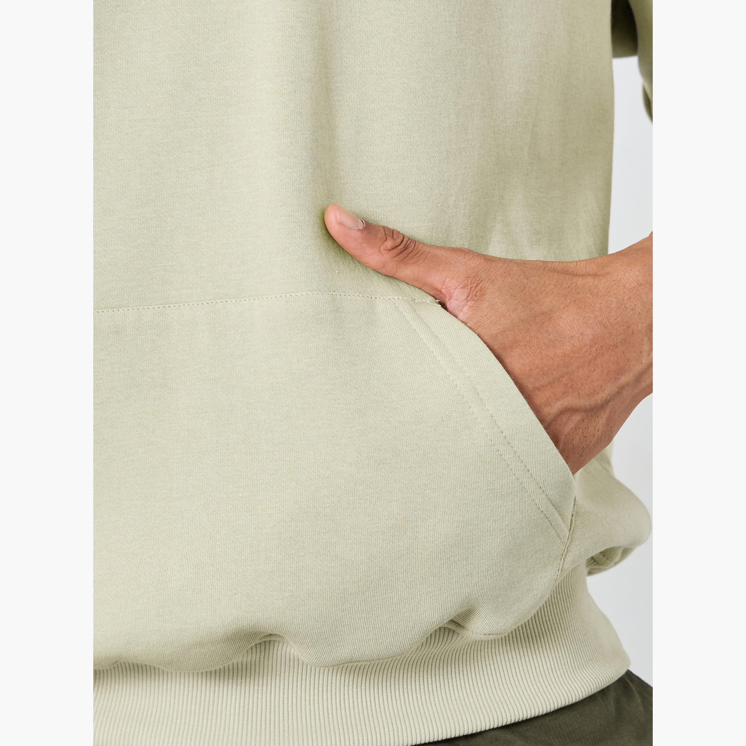 هودي فليس واسع بطبعة كتابة على الظهر-men-winterwear-hoodiesandsweatshirts-image-4