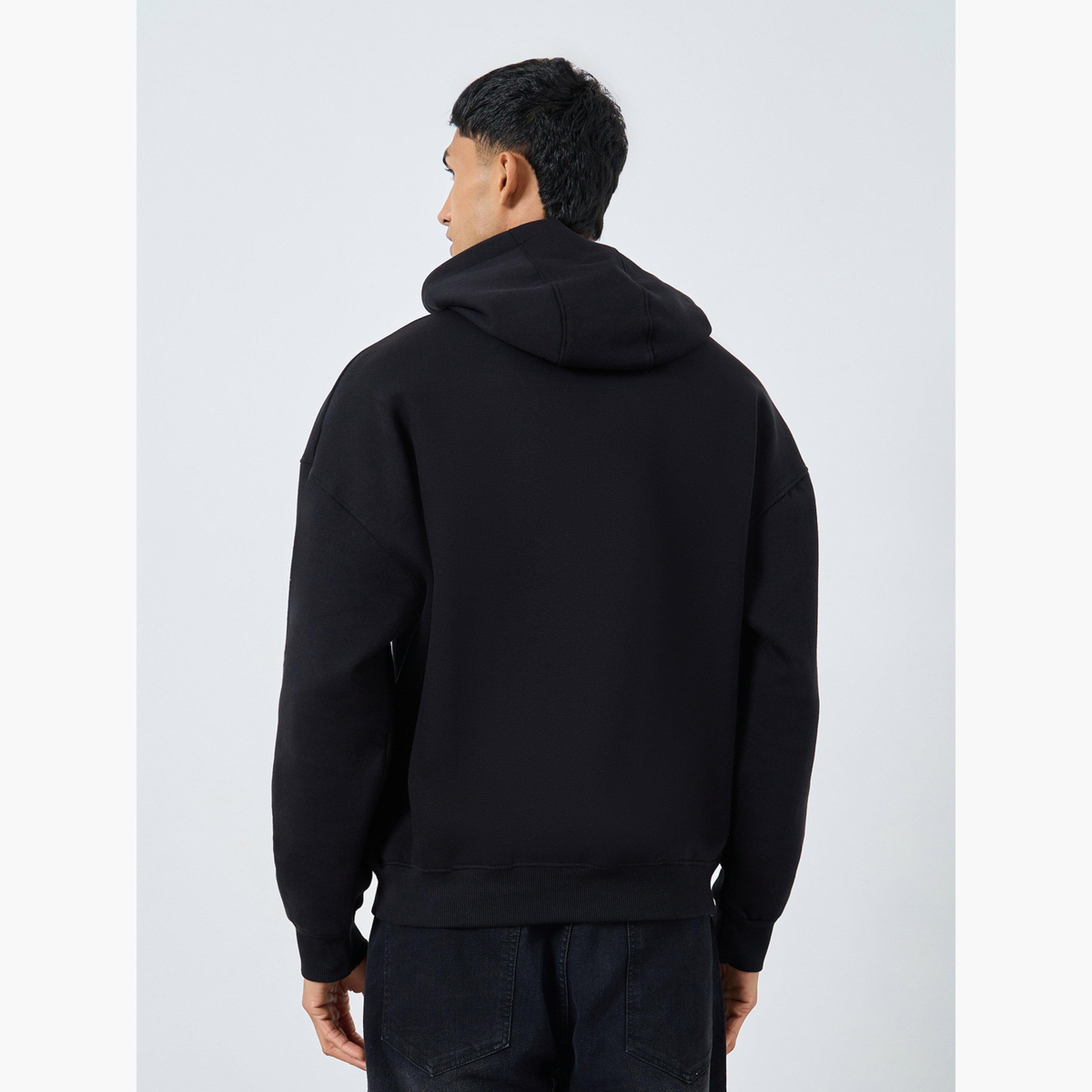 ستايلي - هودي من الصوف نقشة نص تصميم واسع باللون الأسود للرجال -men-winterwear-hoodiesandsweatshirts-image-3