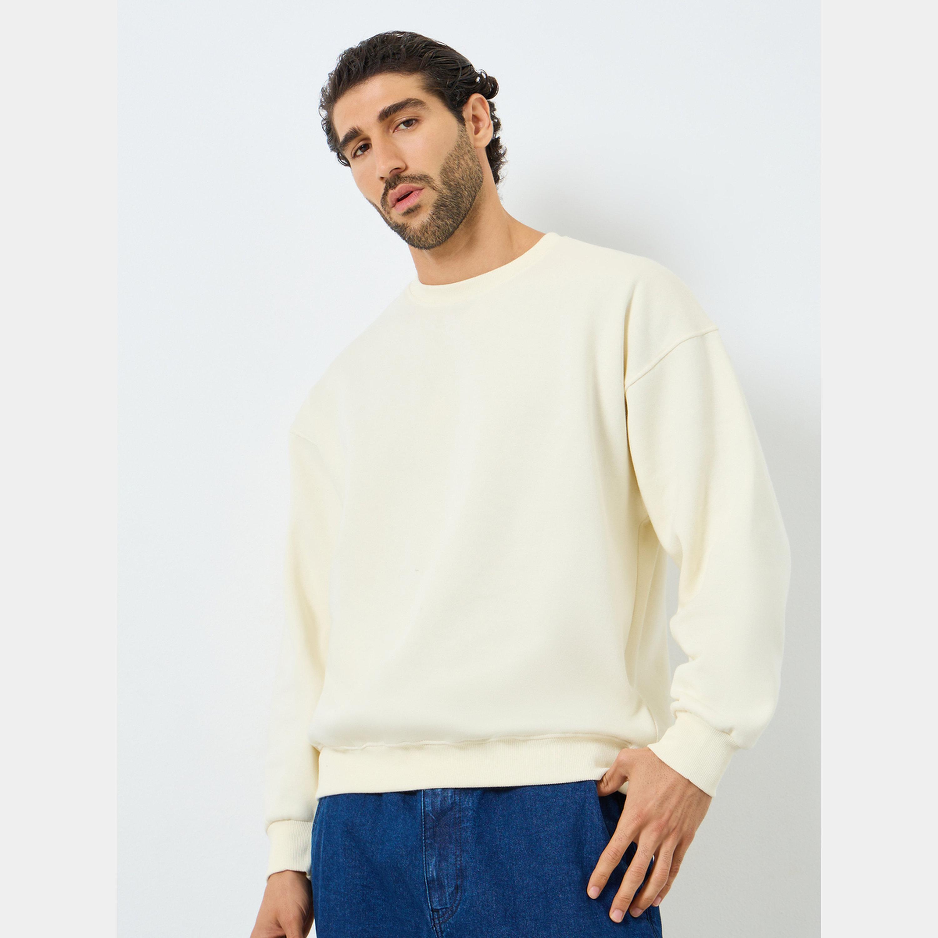 ستايلي - سويت شيرت رجالي بأكمام طويلة ورقبة دائرية مطرزة بشعار-men-winterwear-hoodiesandsweatshirts-image-1