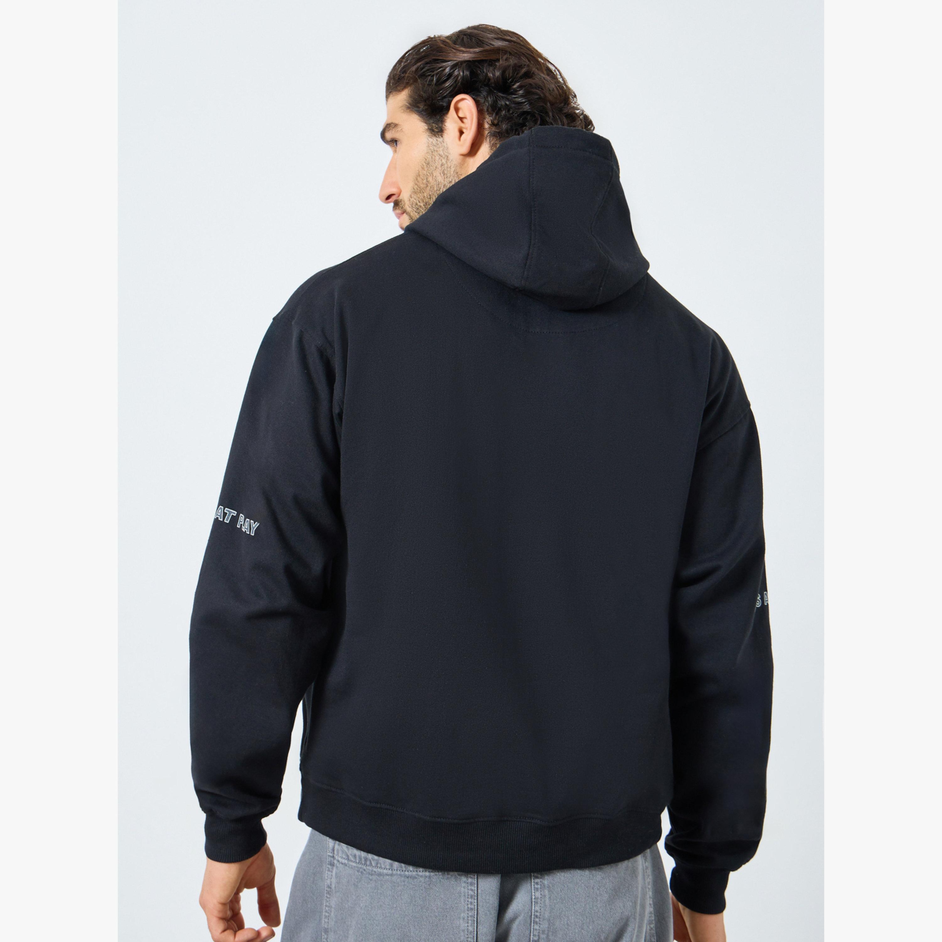 سويت شيرت فليس بطبعة منفوخة وقصة مريحة-men-clothing-hoodiesandsweatshirts-image-5