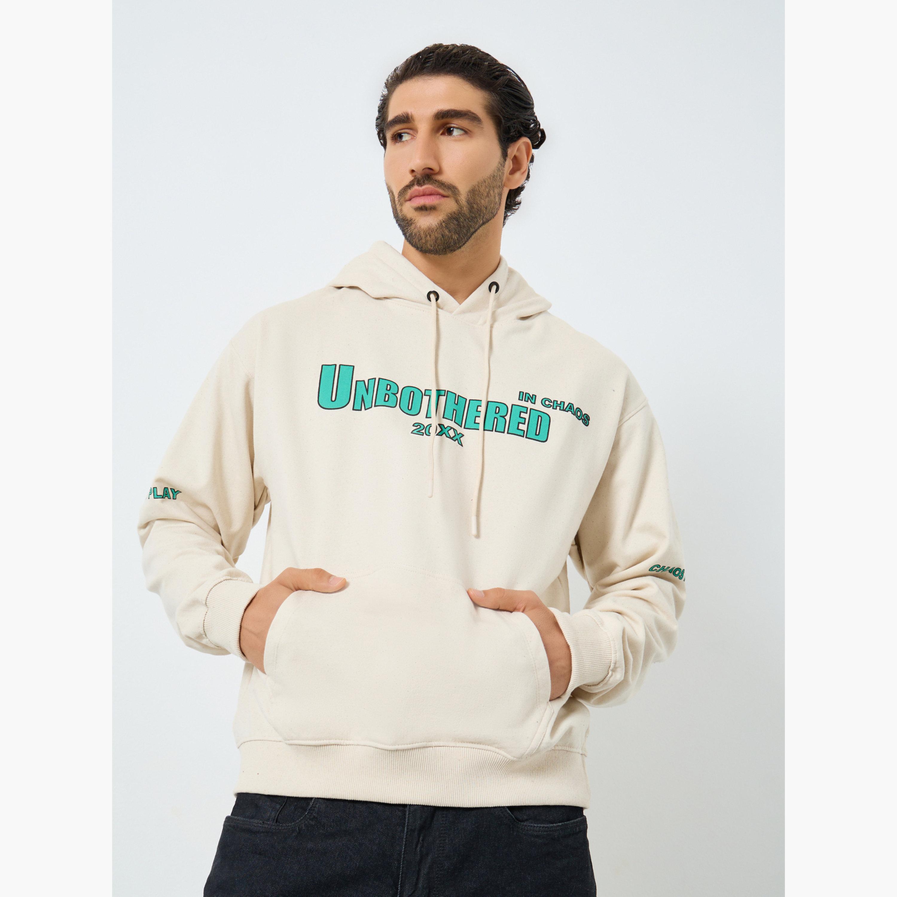 هودي بطبعة جرافيك وقصة مريحة-men-winterwear-hoodiesandsweatshirts-image-1