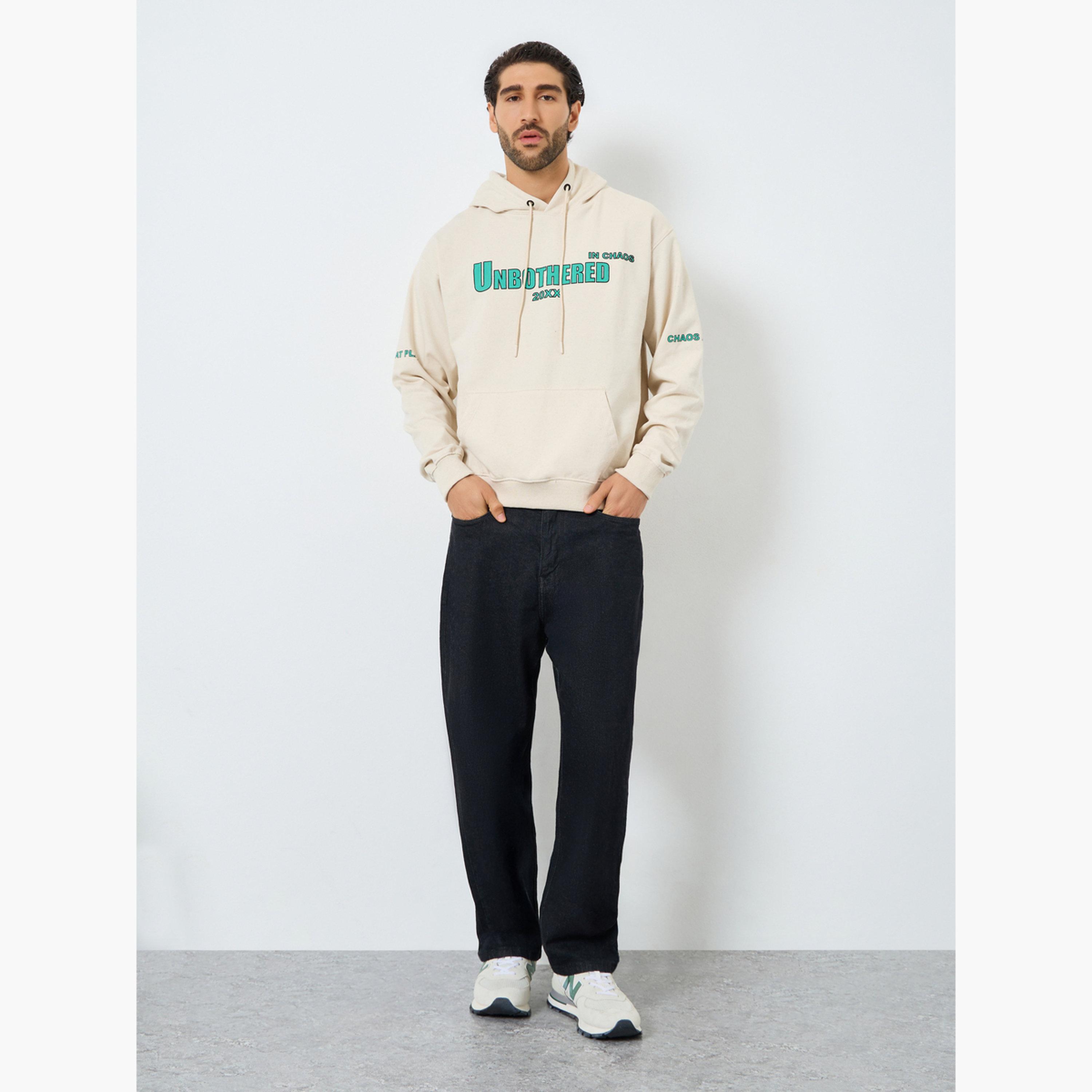 هودي بطبعة جرافيك وقصة مريحة-men-winterwear-hoodiesandsweatshirts-image-2