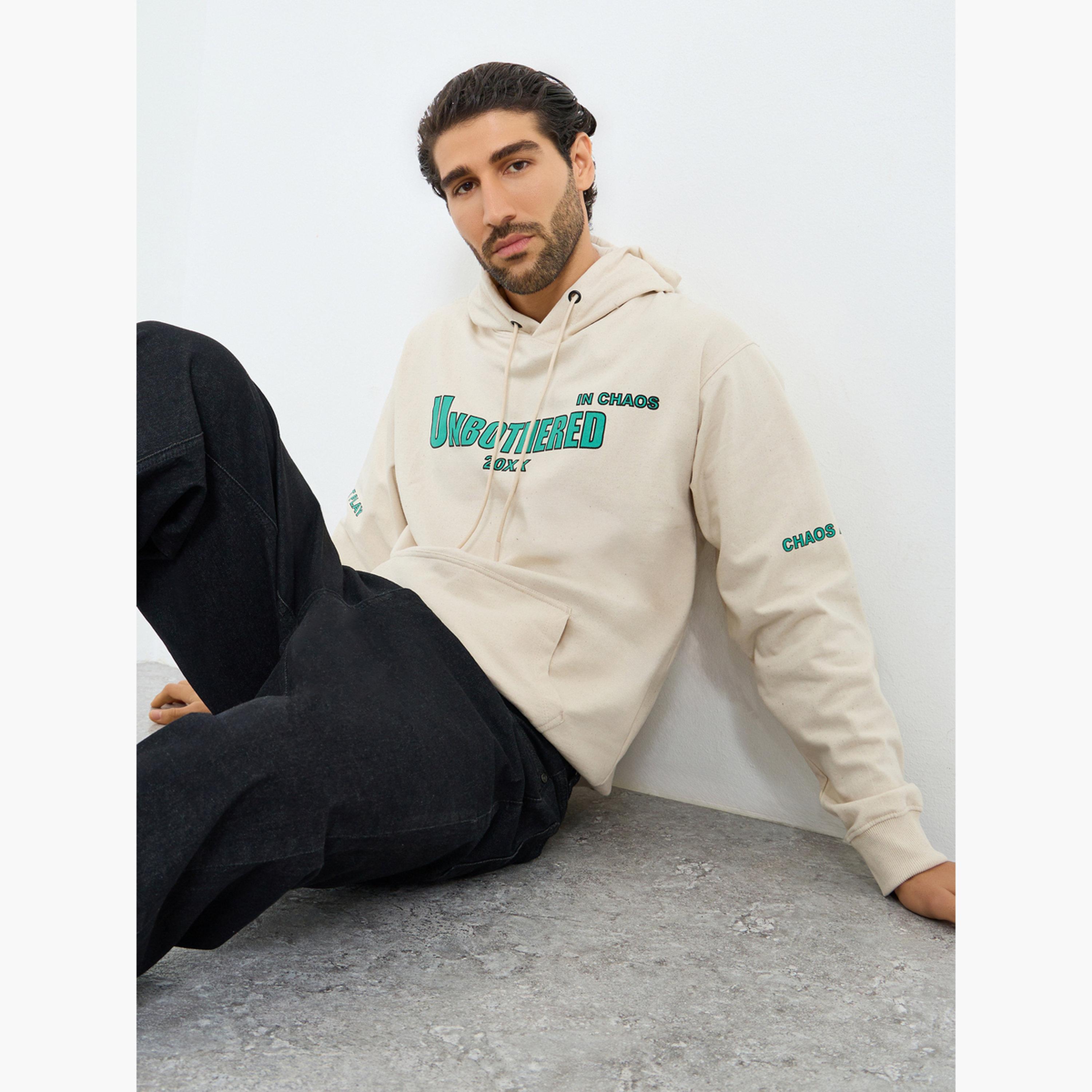 هودي بطبعة جرافيك وقصة مريحة-men-winterwear-hoodiesandsweatshirts-image-3