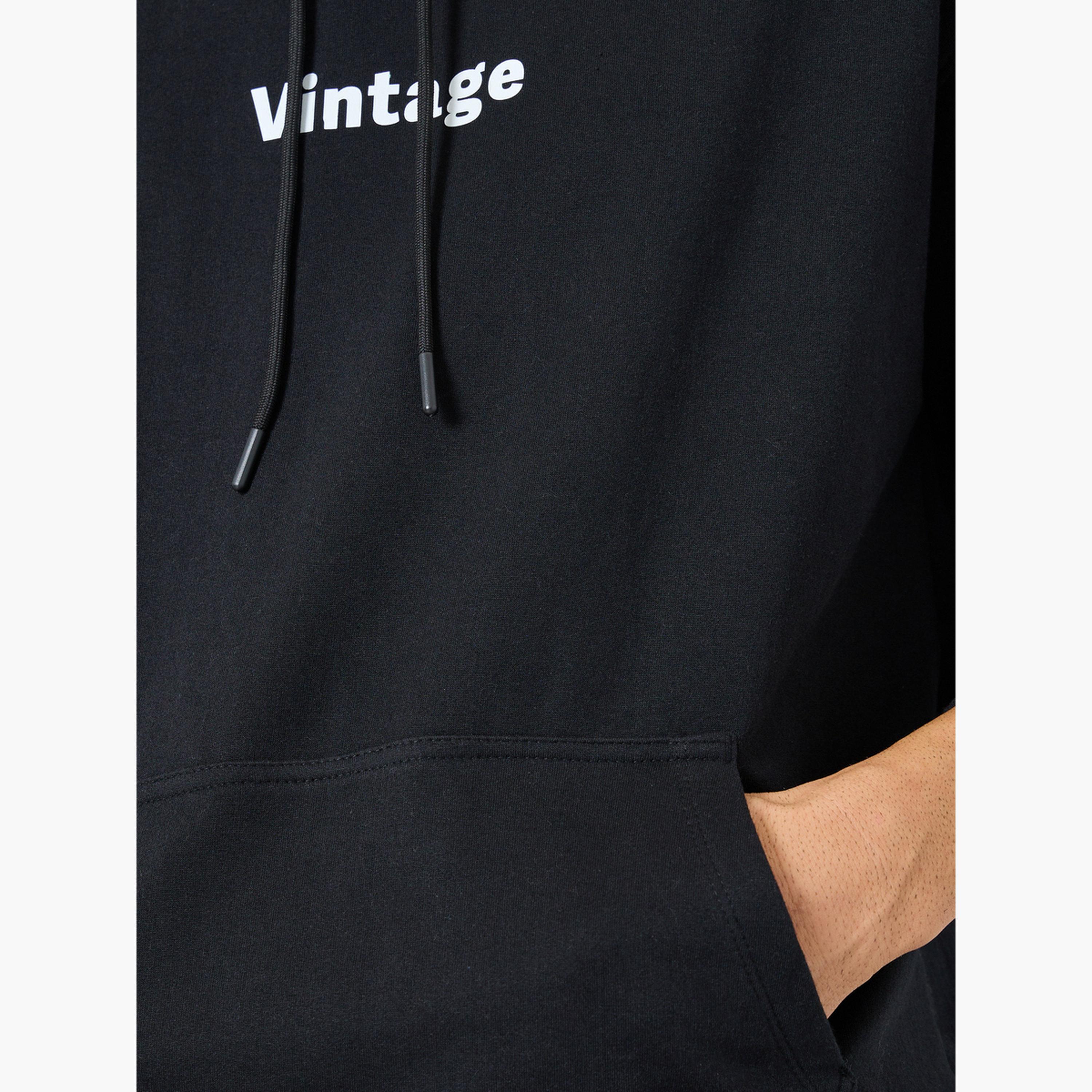 هودي بقصة مريحة وطبعة كتابة-men-clothing-hoodiesandsweatshirts-image-4