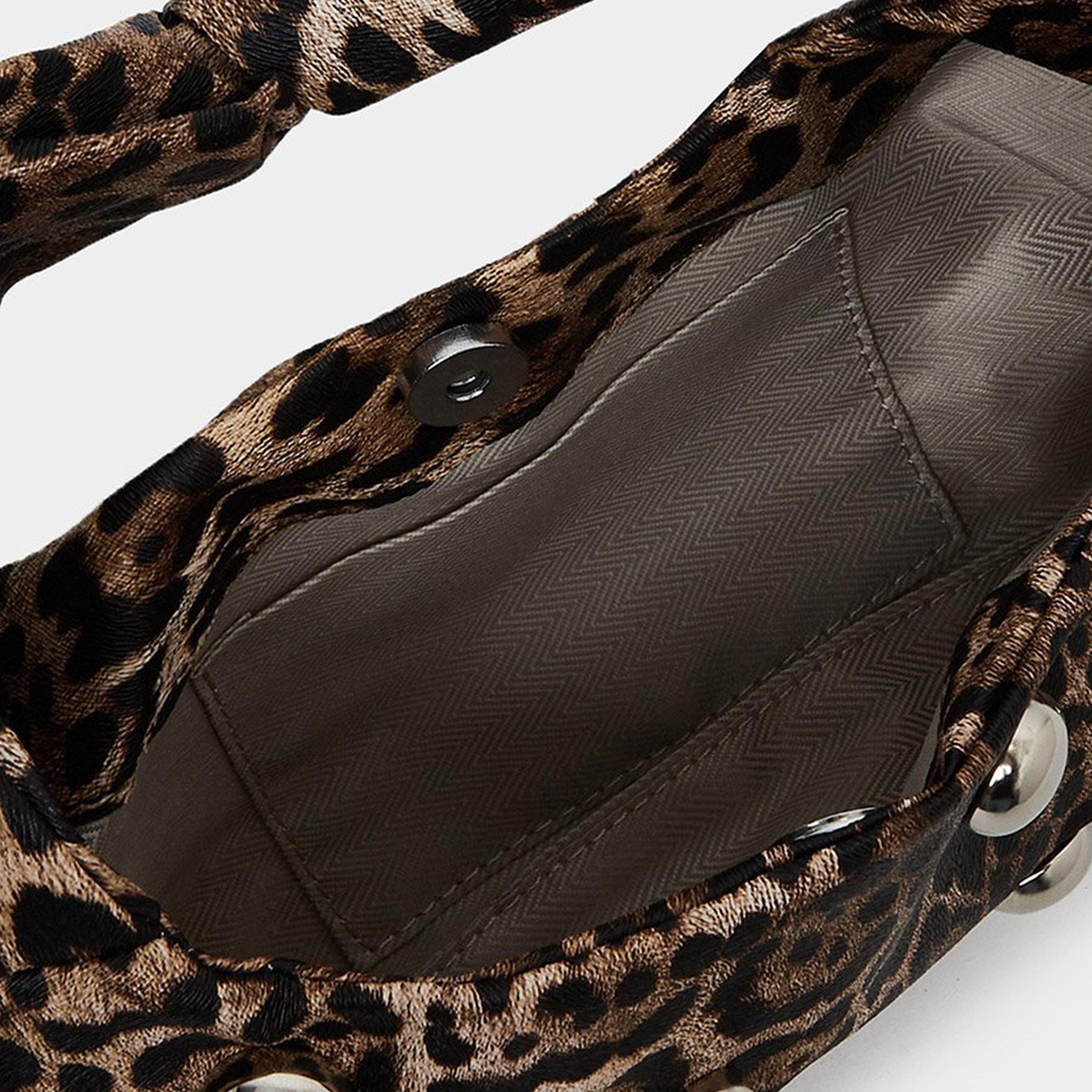 ستايلي - شنطة باغيت بطبعة جلد النمر مع مسامير-women-bagsandwallets-handbags-image-4