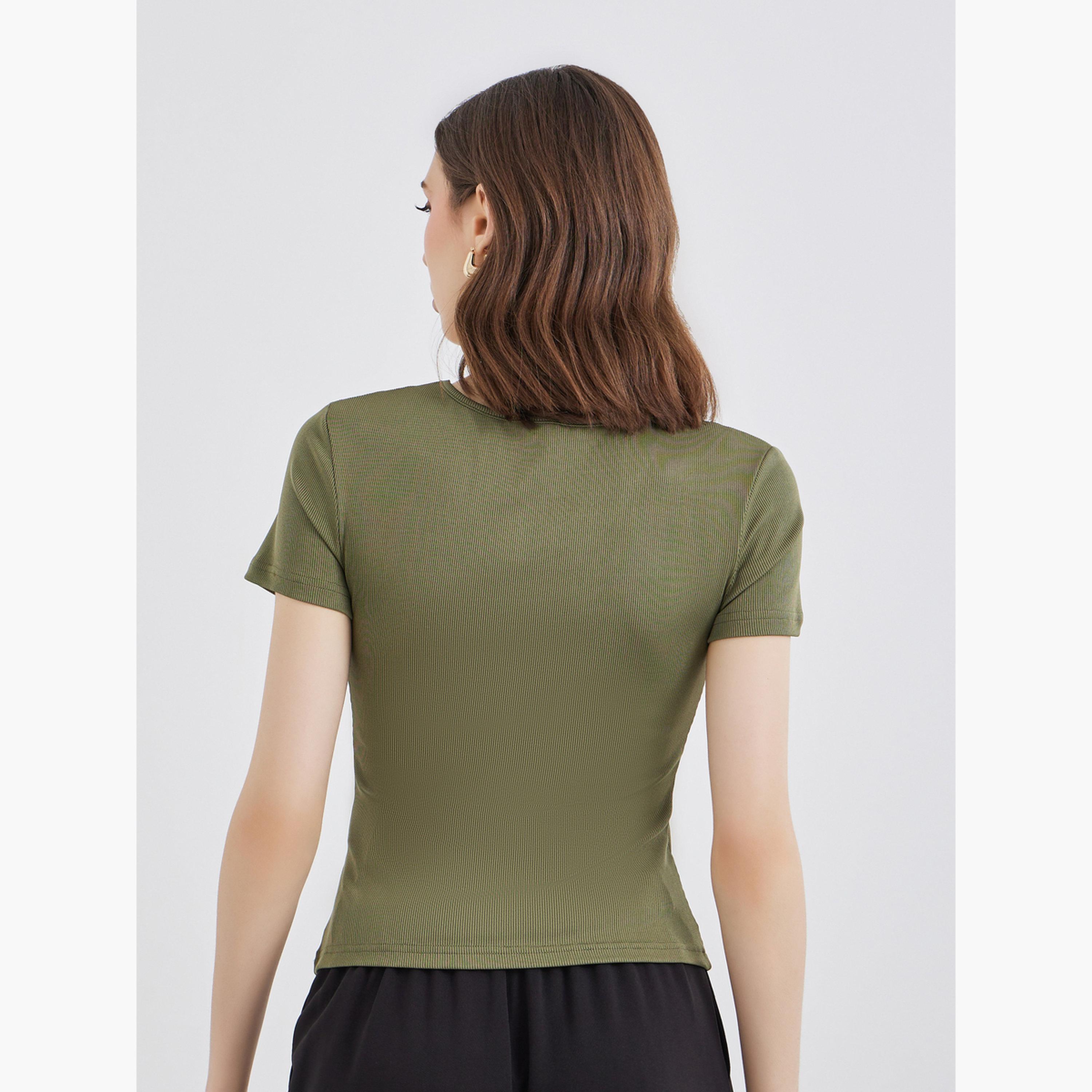 تيك تو - تي شيرت زيتوني برقبة على شكل حرف V للنساء-women-clothing-tshirts-image-4