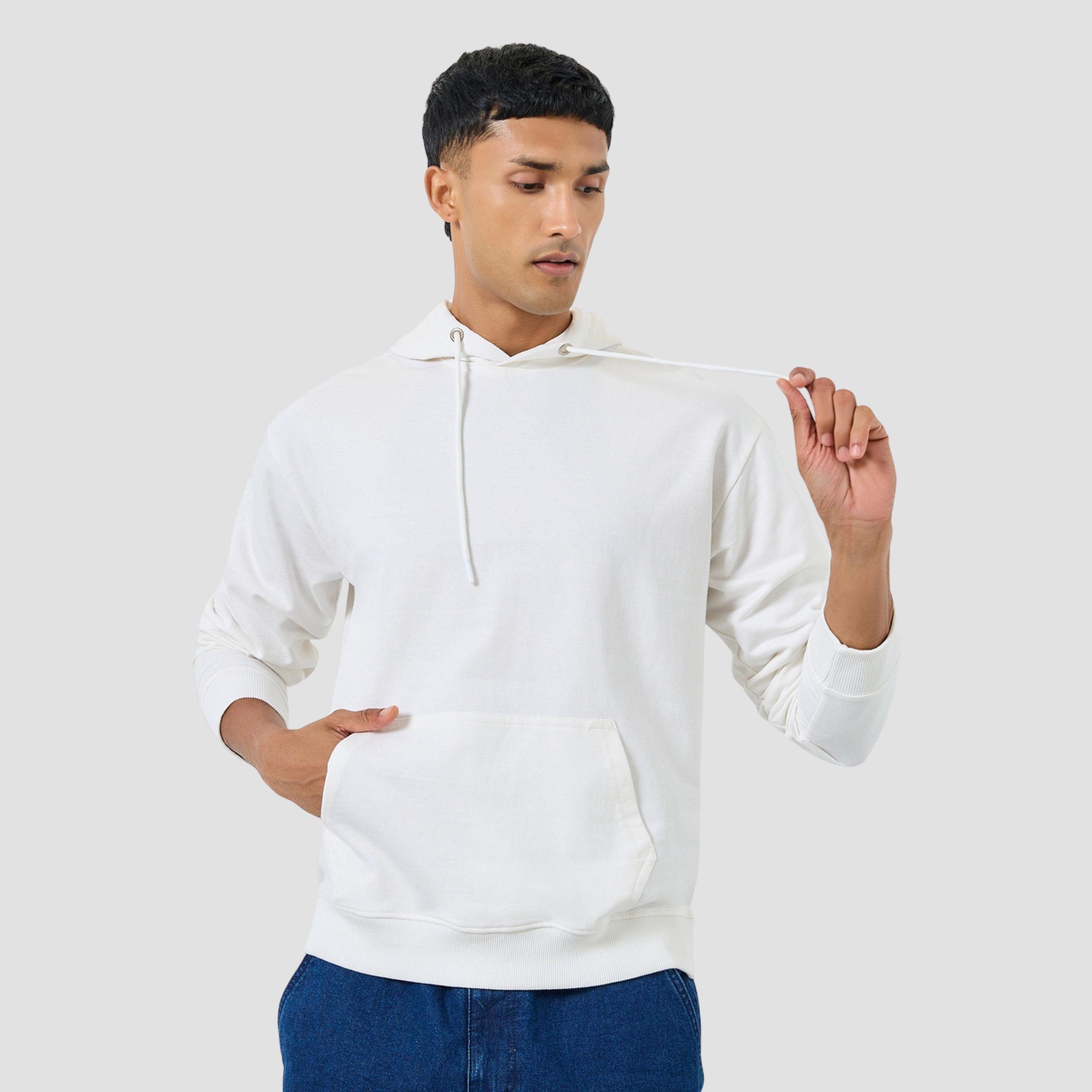 هودي أبيض بطبعة سفر بقصة مريحة للرجال-men-winterwear-hoodiesandsweatshirts-image-1