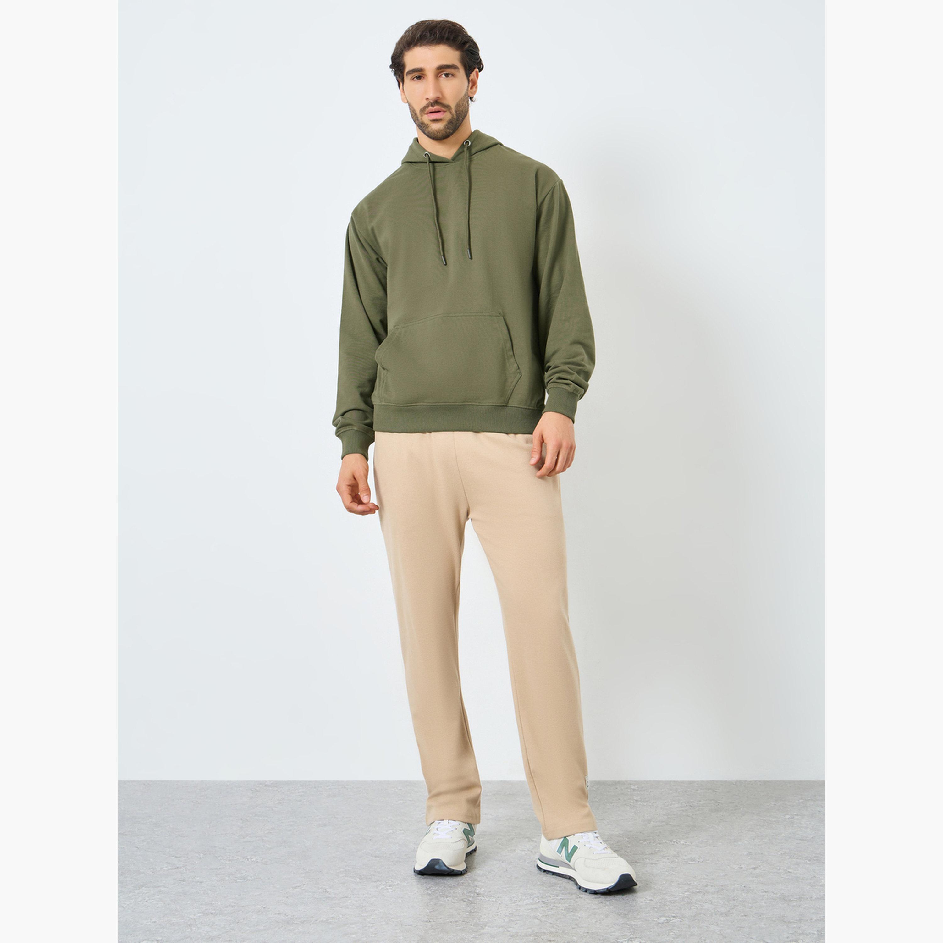 هودي بطبعة عصرية وقصة مريحة للرجال-men-clothing-hoodiesandsweatshirts-image-2