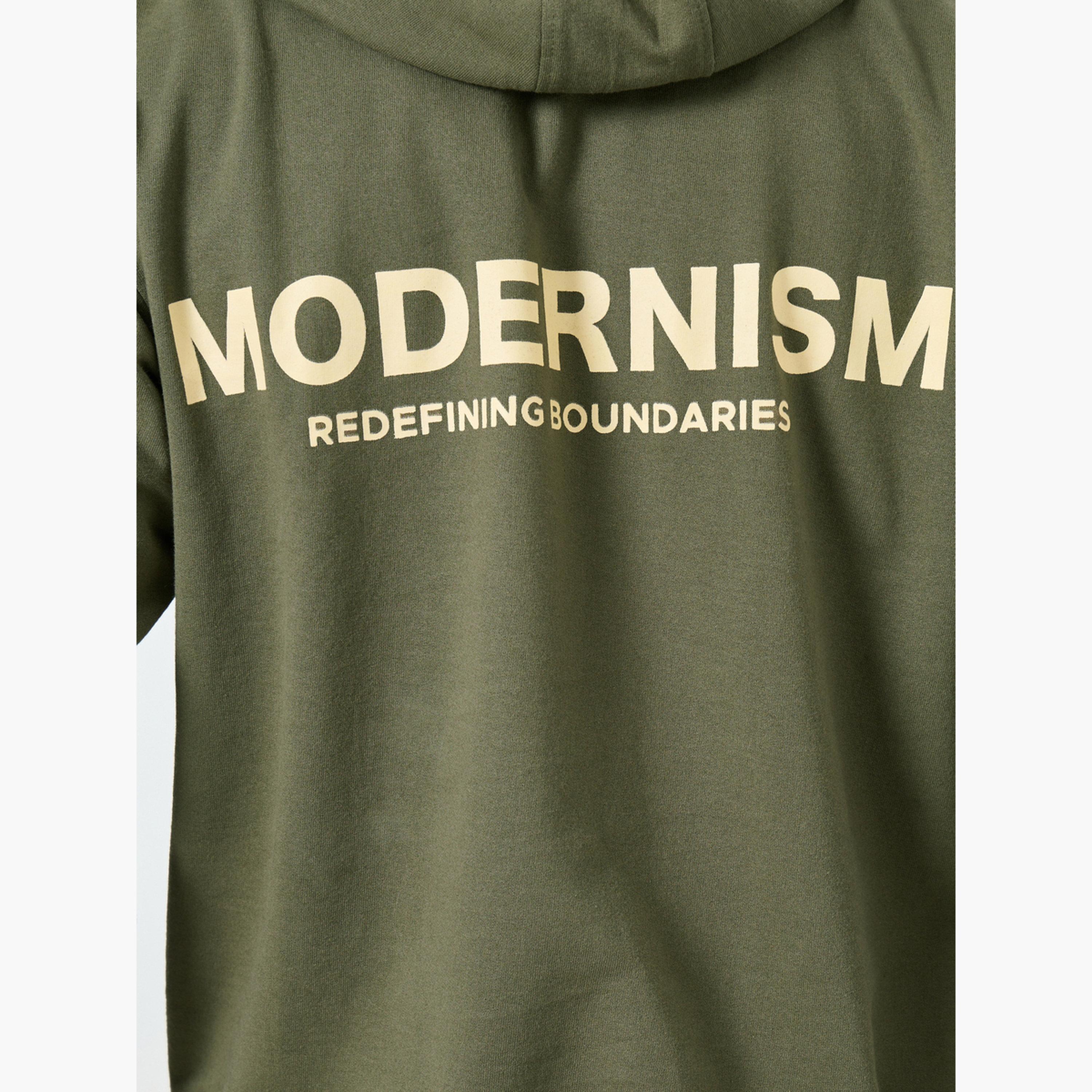 هودي بطبعة عصرية وقصة مريحة للرجال-men-clothing-hoodiesandsweatshirts-image-4