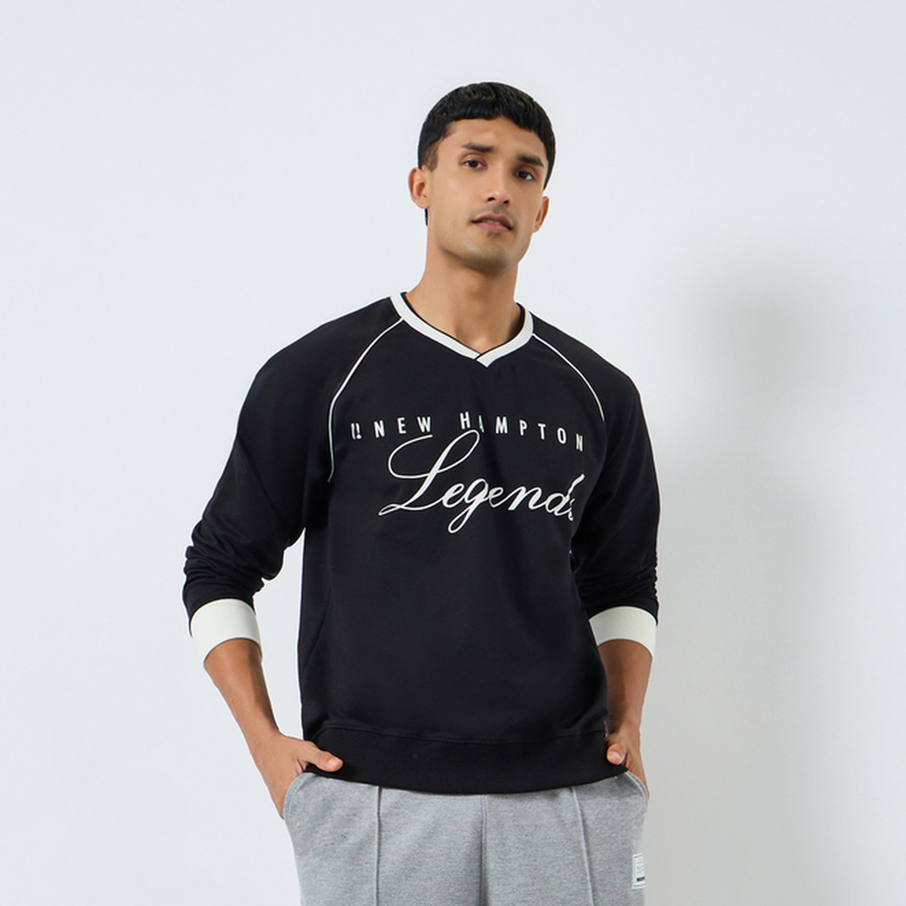 سويت شيرت بطبعة شعار وأكمام راجلان-men-winterwear-hoodiesandsweatshirts-image-1