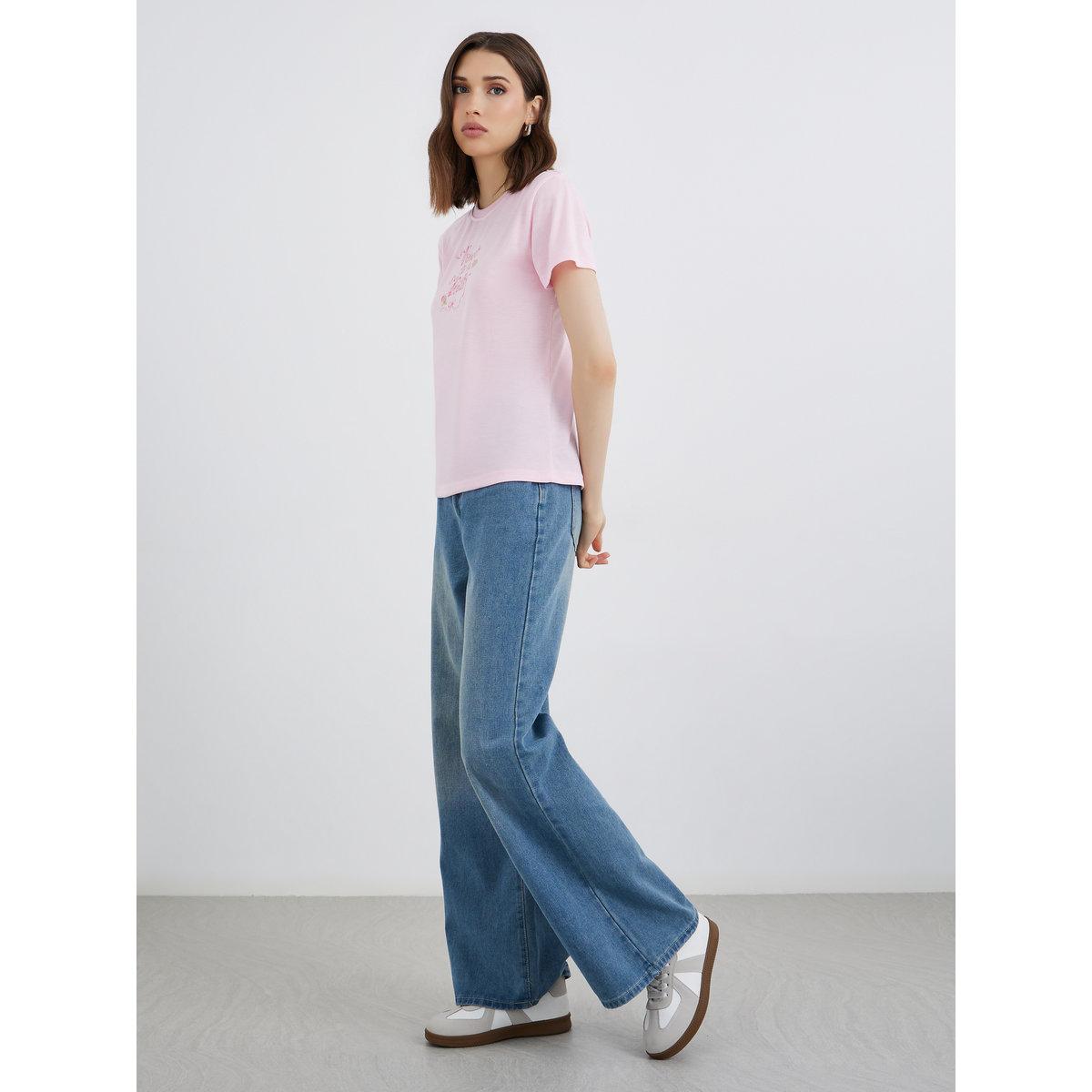 تيشيرت بقصة عادية وطبعة كتابة-women-clothing-tshirts-image-2