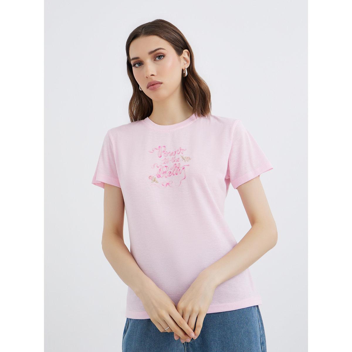 تيشيرت بقصة عادية وطبعة كتابة-women-clothing-tshirts-image-3