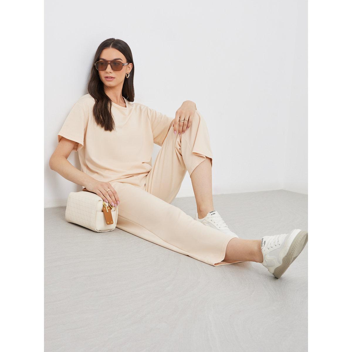 طقم منسق من بنطال وتيشيرت سادة-women-clothing-coordsets-image-1