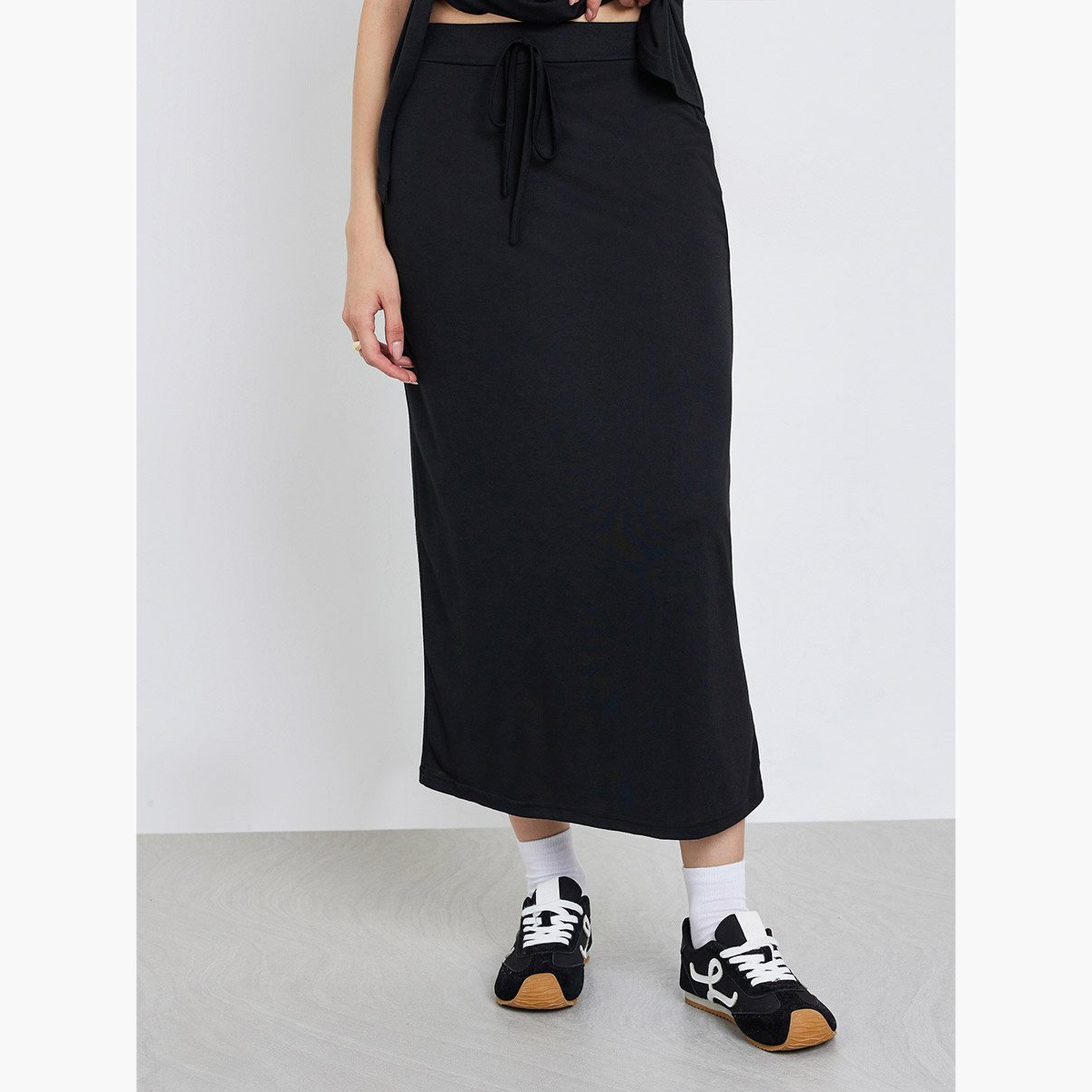 تيك تو - طقم للنساء من تي شيرت وتنورة بحافة غير متماثلة-women-clothing-coordsets-image-4