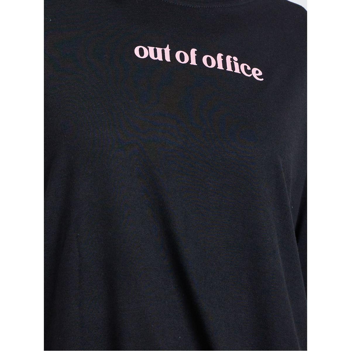 تيشيرت بقصة عادية وطبعة كتابة-women-clothing-tshirts-image-3