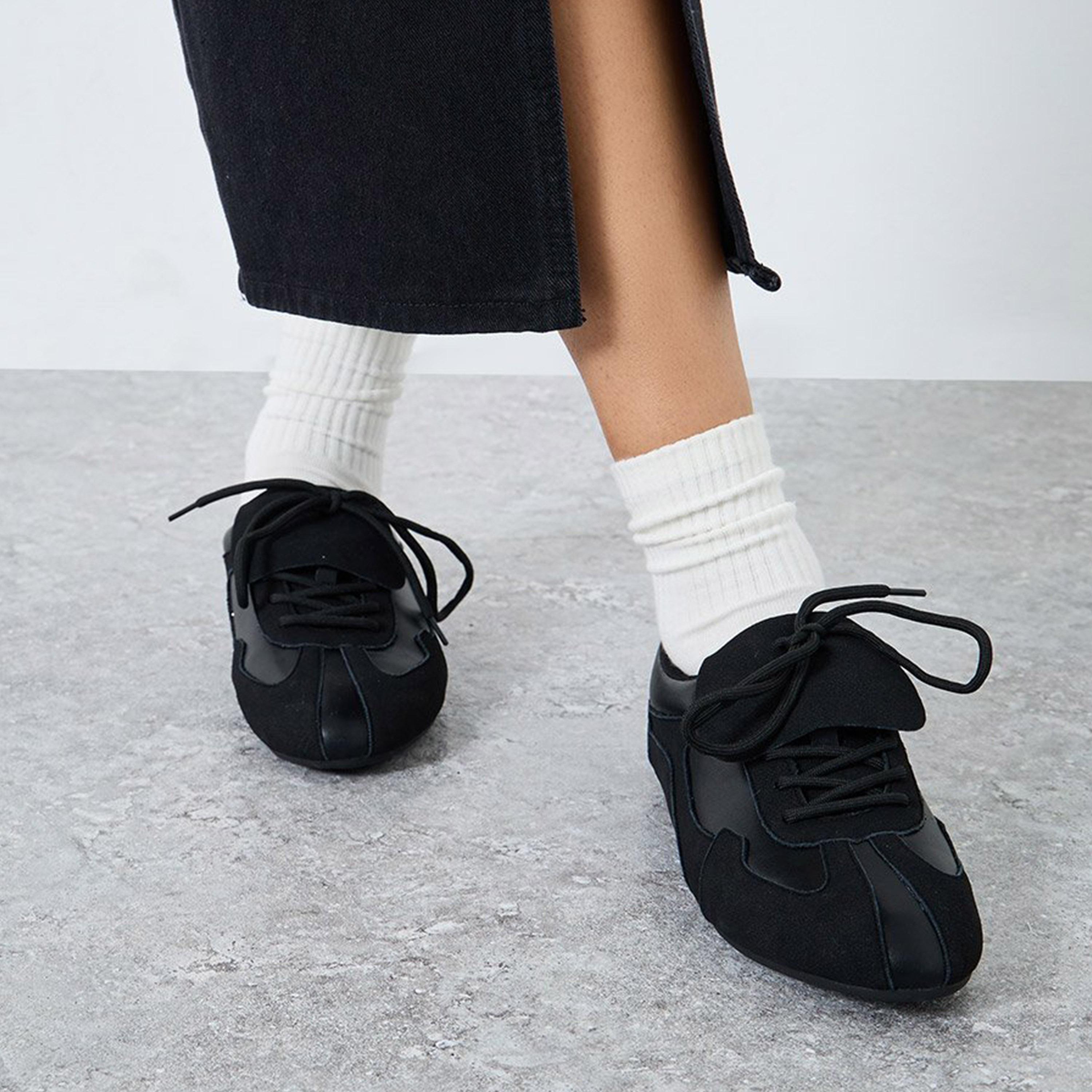 ستايلي - حذاء رياضي للنساء أسود برباط-women-shoes-sneakers-image-2