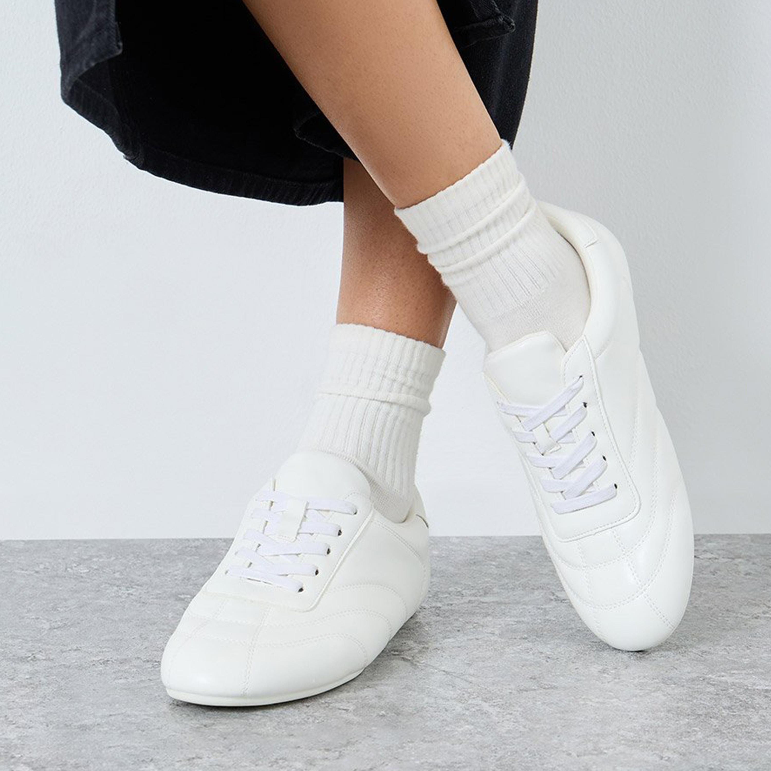 ستايلي - حذاء رياضي للنساء أبيض برباط-women-shoes-sneakers-image-2