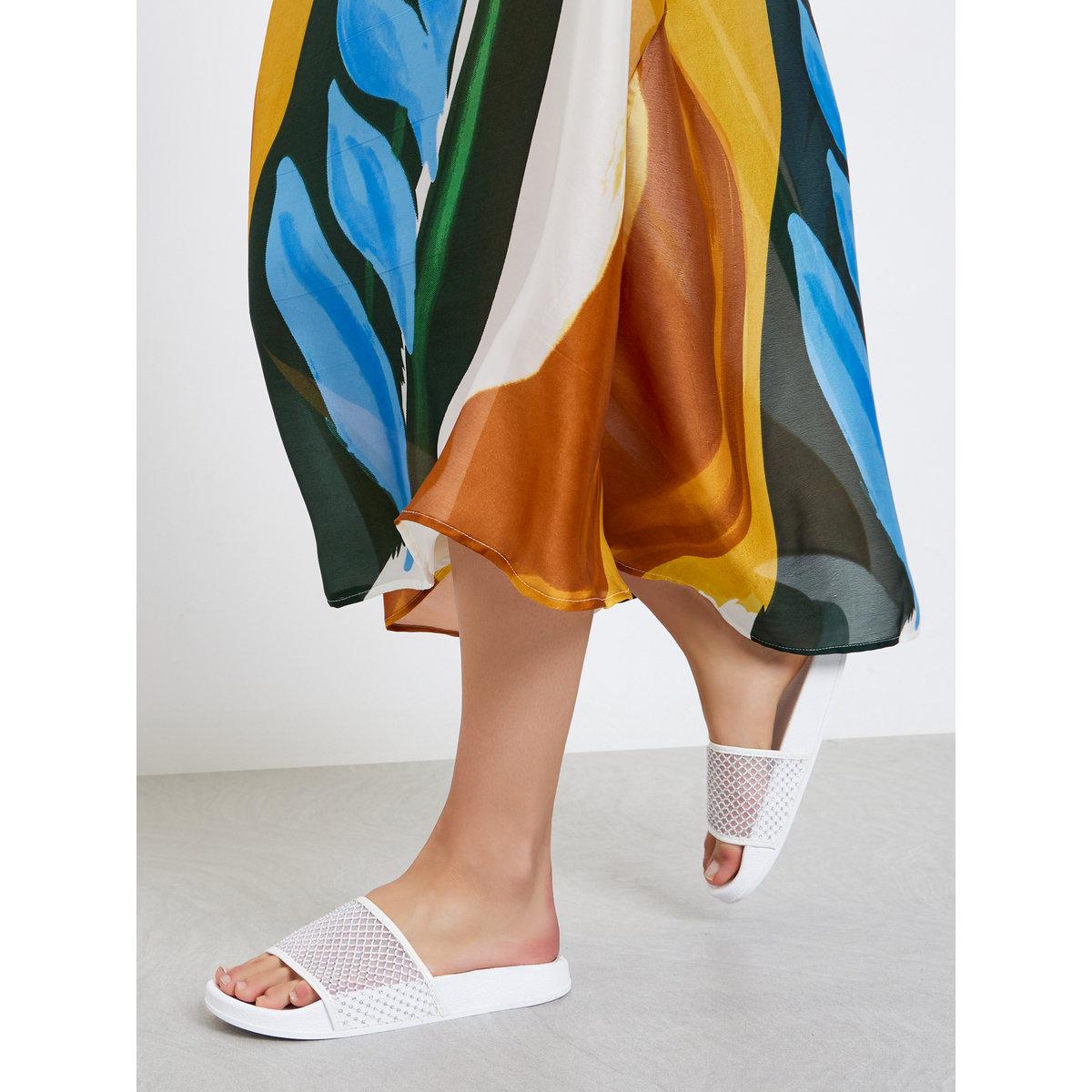 شبشب بتفاصيل مُنمقة-women-shoes-flipflopsandslides-image-1