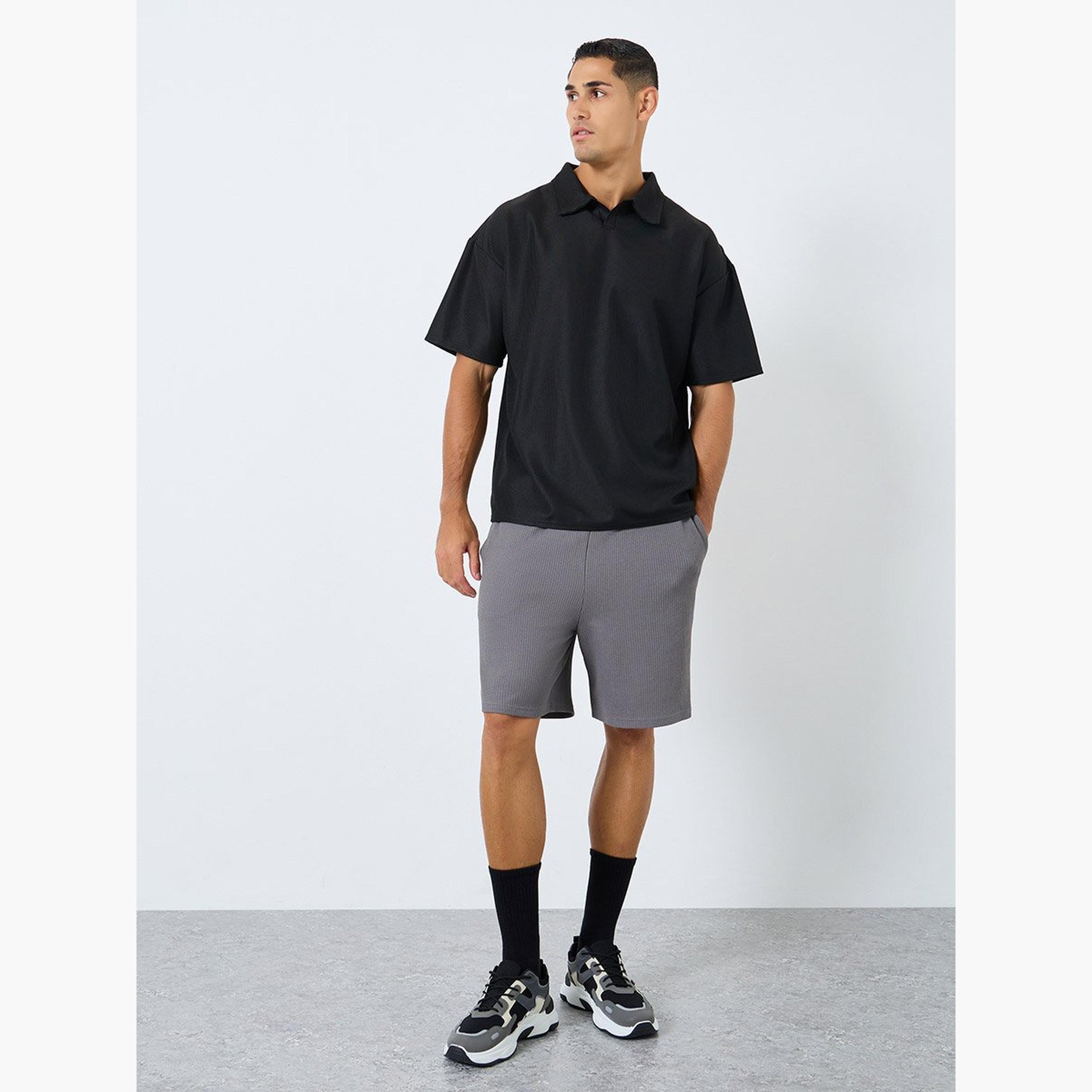 ستايلي - قميص بولو قصّة مريحة ومحكم مع ياقة مفتوحة-men-clothing-tshirtsandpolos-polos-image-2