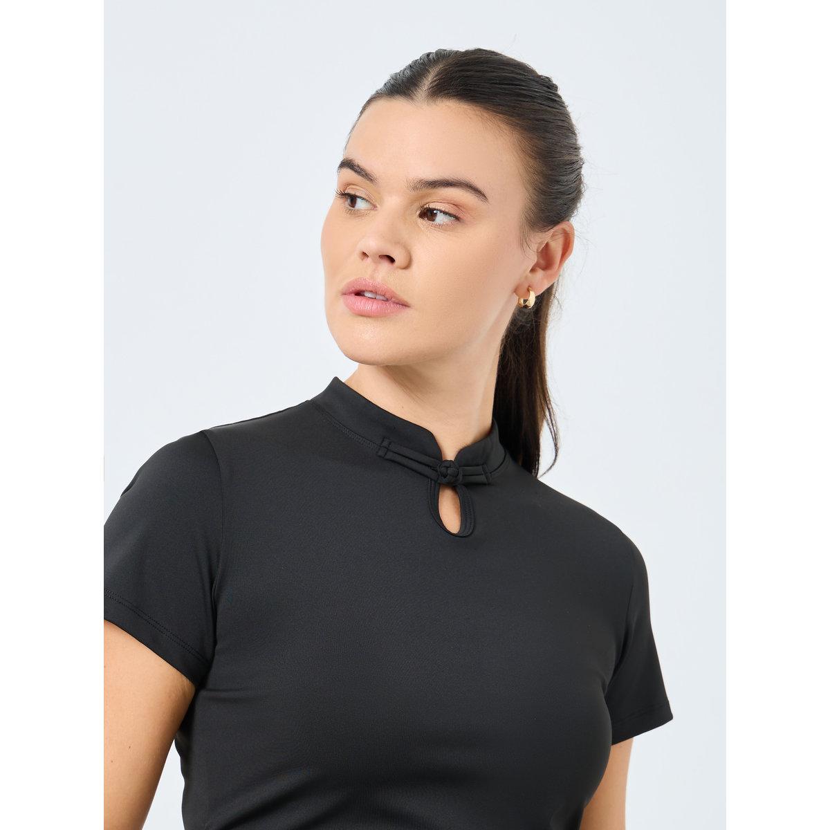 بلوزة قصيرة بتفاصيل جانبية مُجمعة-men-clothing-sportswearandactivewear-tshirtsandpolos-image-3