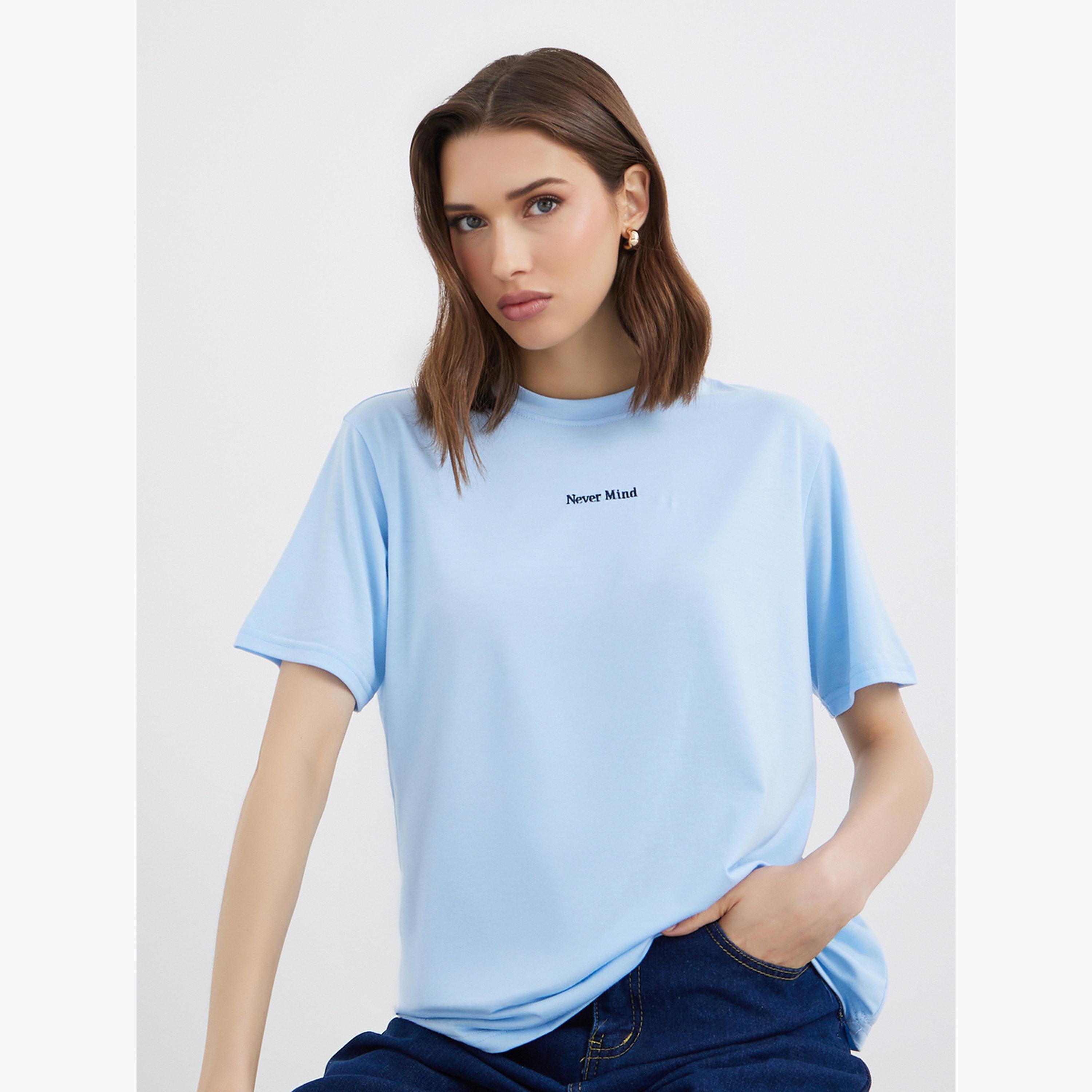 ستايلي - تي شيرت أزرق مطرز بشعار-women-clothing-tshirts-image-3
