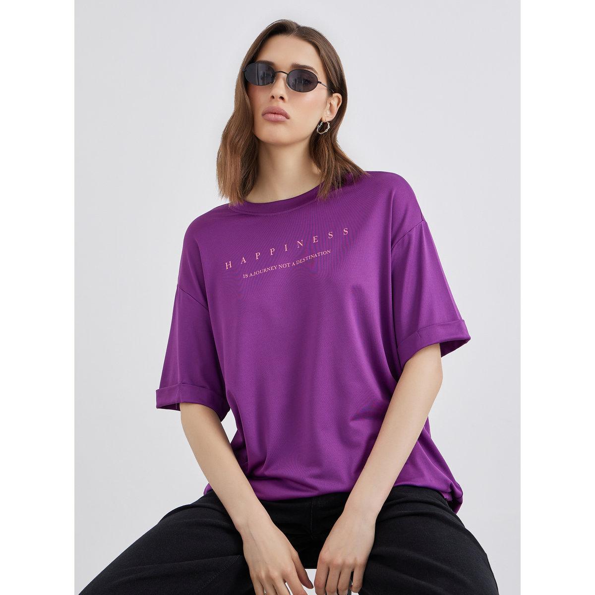 تيشيرت بقصة عادية وطبعة كتابة-women-clothing-tshirts-image-1