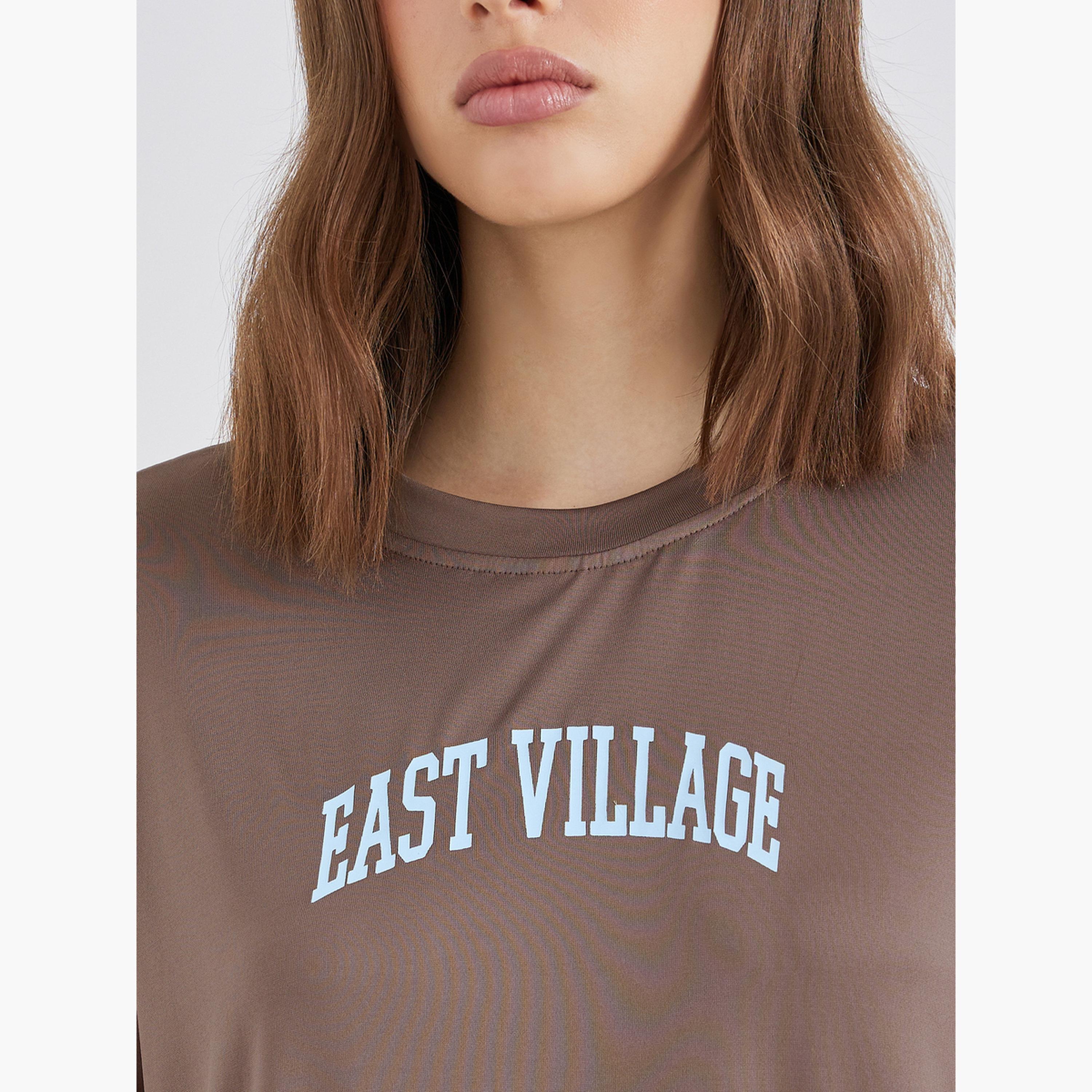 ستايلي - تي شيرت بني حجم كبير بشعار-women-clothing-tshirts-image-4