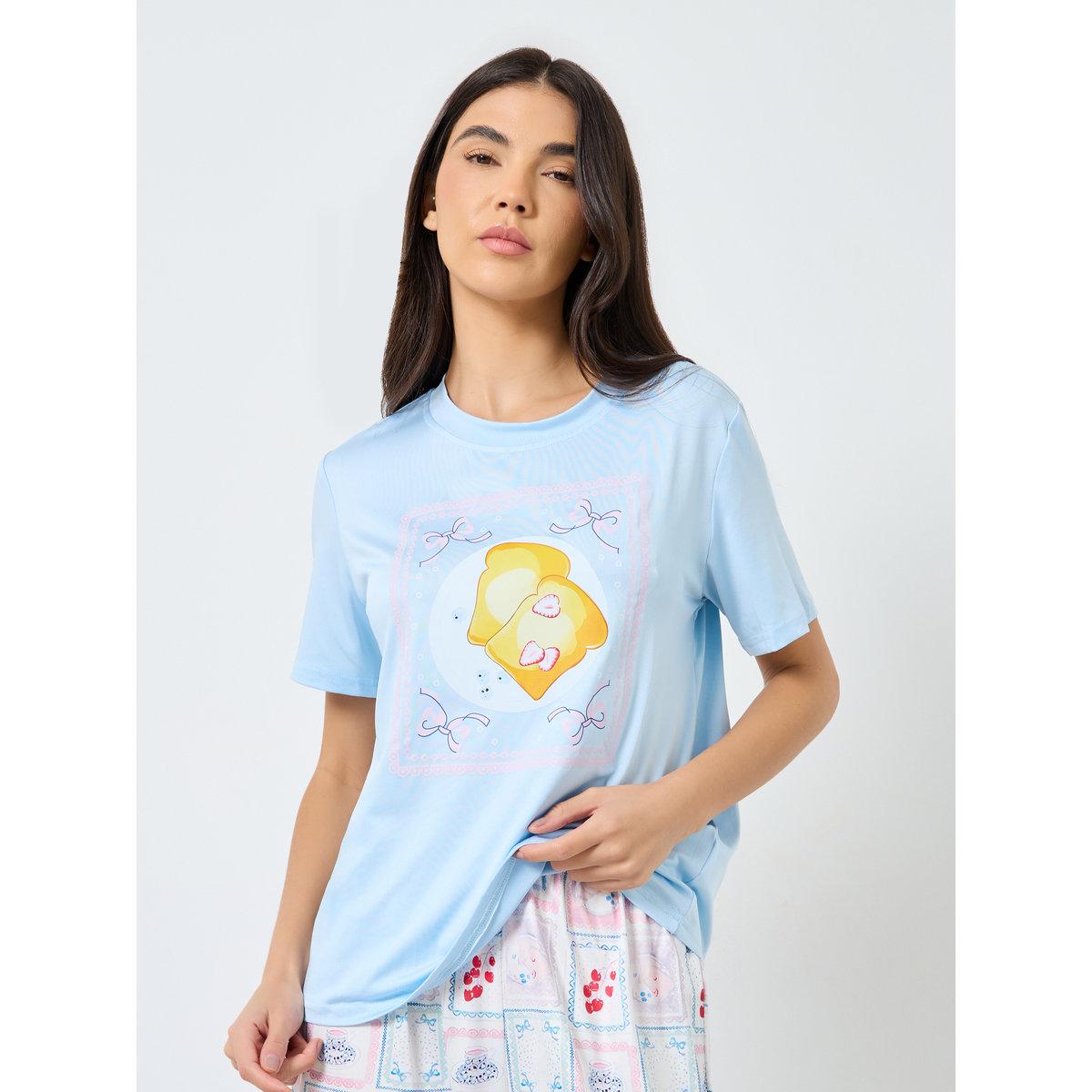 طقم من بنطال بيجاما وتيشيرت بطبعة جرافيك-women-clothing-nightwear-pyjamas-longsets-image-3