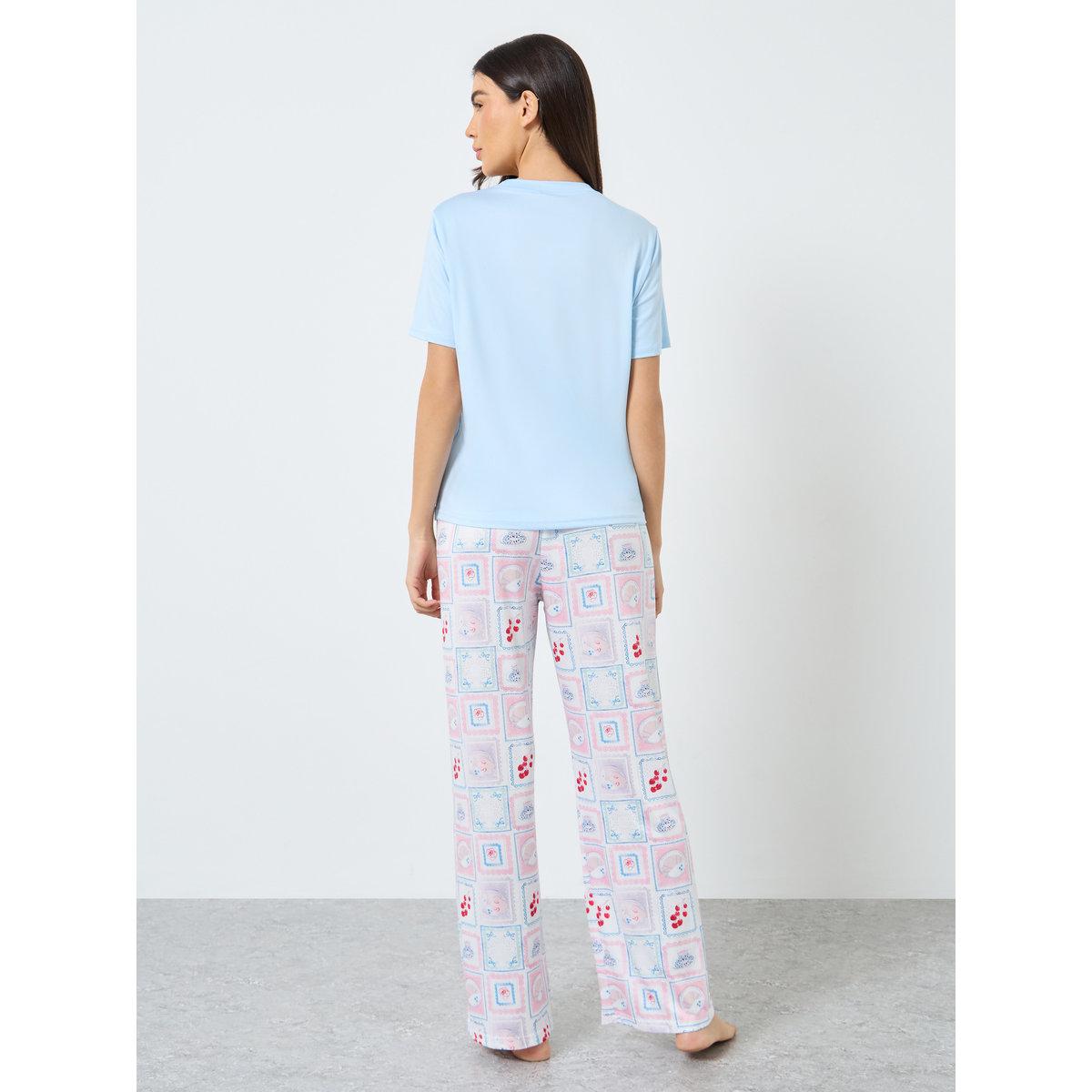 طقم من بنطال بيجاما وتيشيرت بطبعة جرافيك-women-clothing-nightwear-pyjamas-longsets-image-5