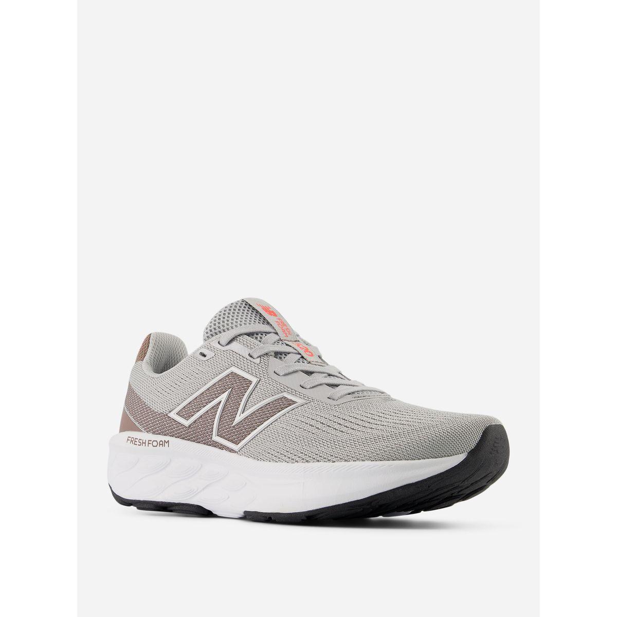New Balance 520 Sports Shoes-women-shoes-sports-image-3