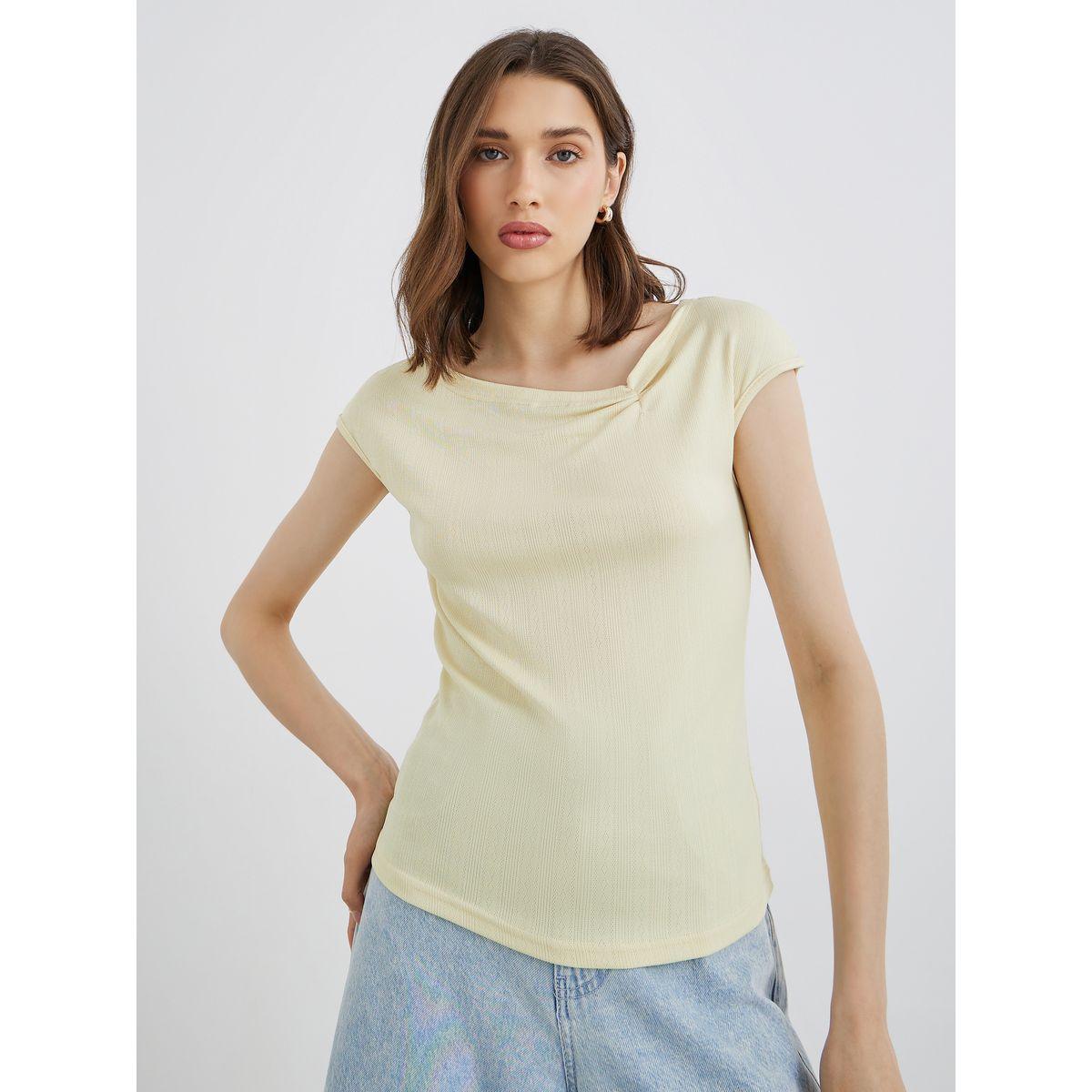بلوزة محبوكة بلا أكمام بتفاصيل بارزة الملمس-women-clothing-tshirts-image-1