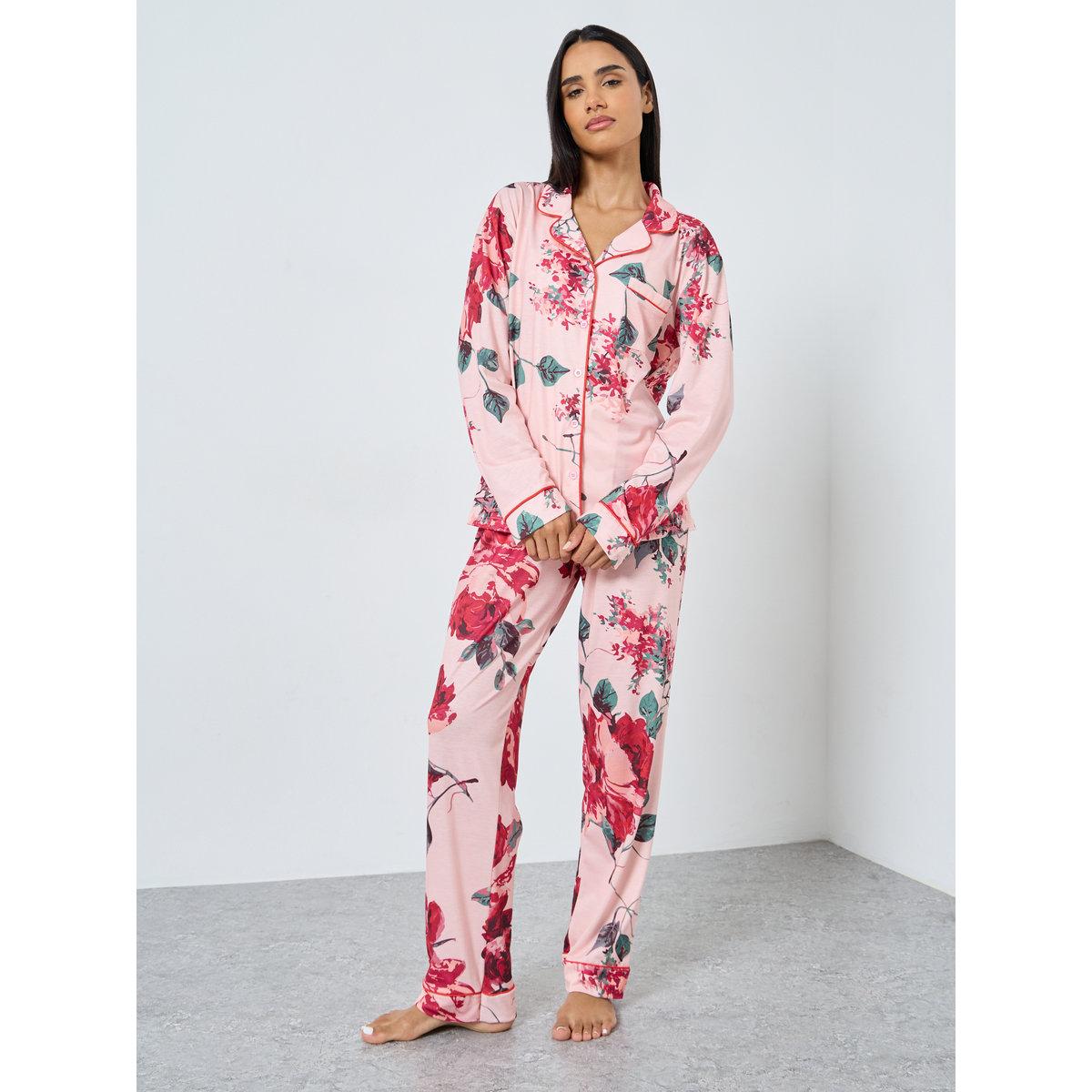 طقم منسق من بنطال بيجاما وبلوزة بتفاصيل أزرار-women-clothing-nightwear-pyjamas-longsets-image-1