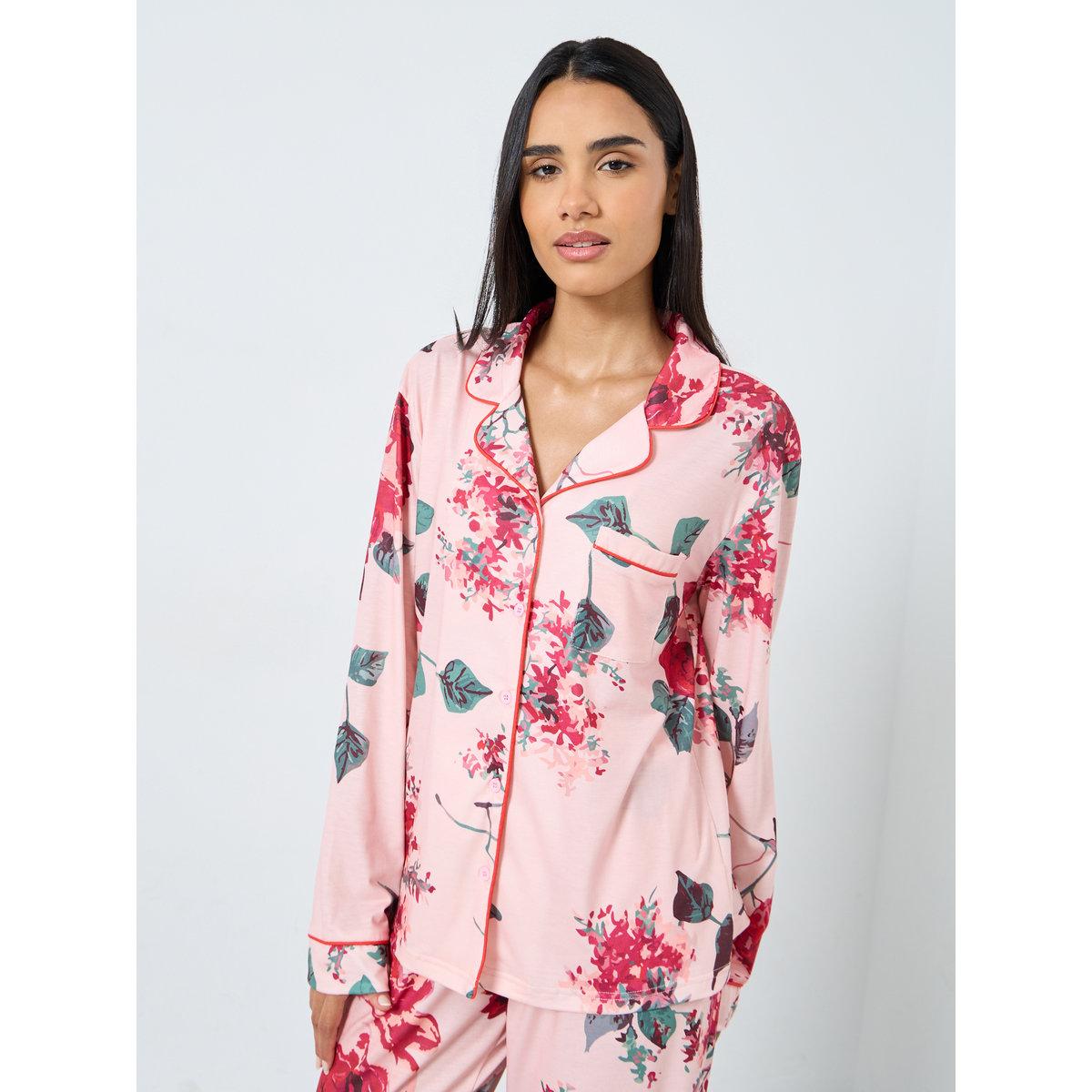 طقم منسق من بنطال بيجاما وبلوزة بتفاصيل أزرار-women-clothing-nightwear-pyjamas-longsets-image-2