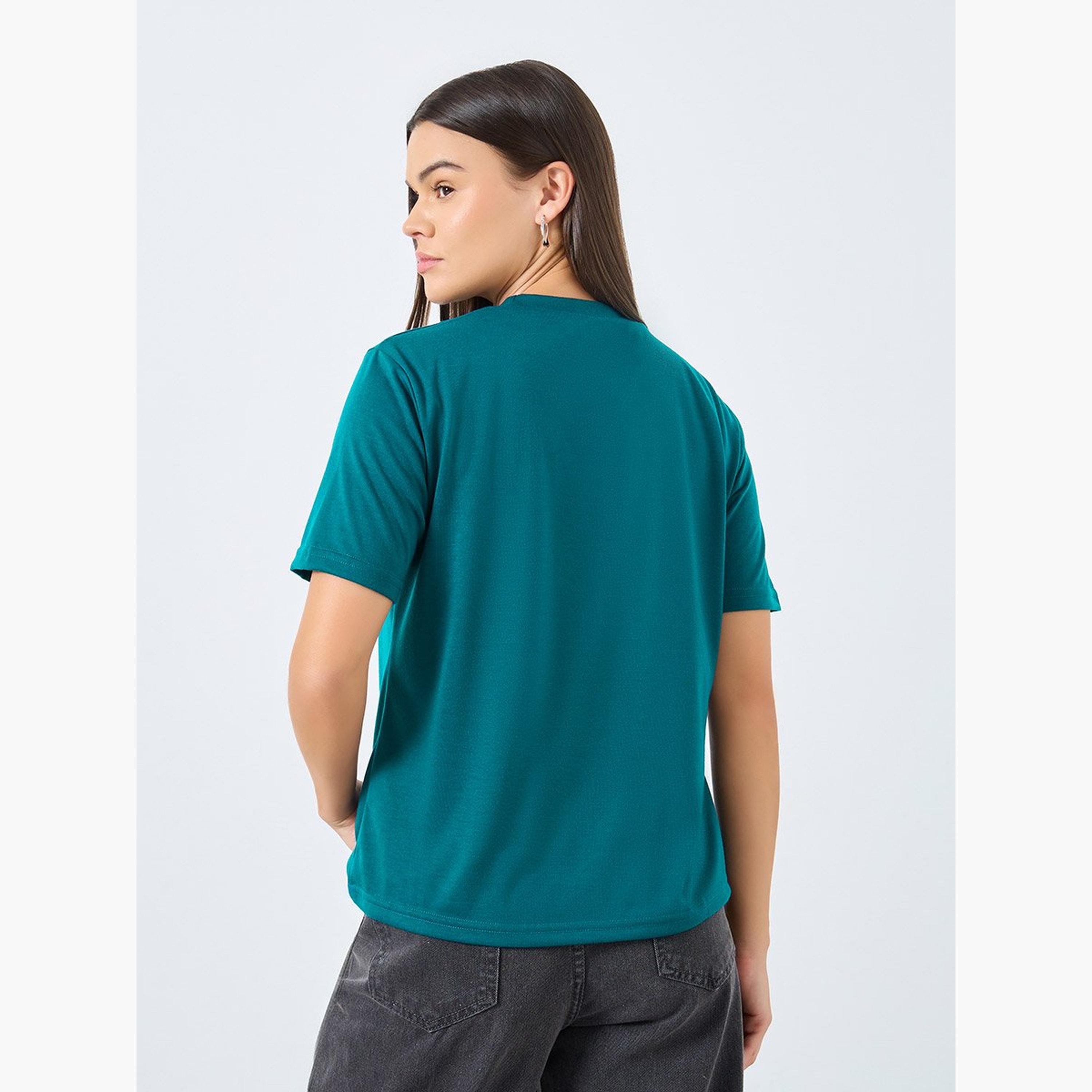 ستايلي - تي شيرت مزين بشعار مطبوع لون أخضر الداكن-women-clothing-tshirts-image-4