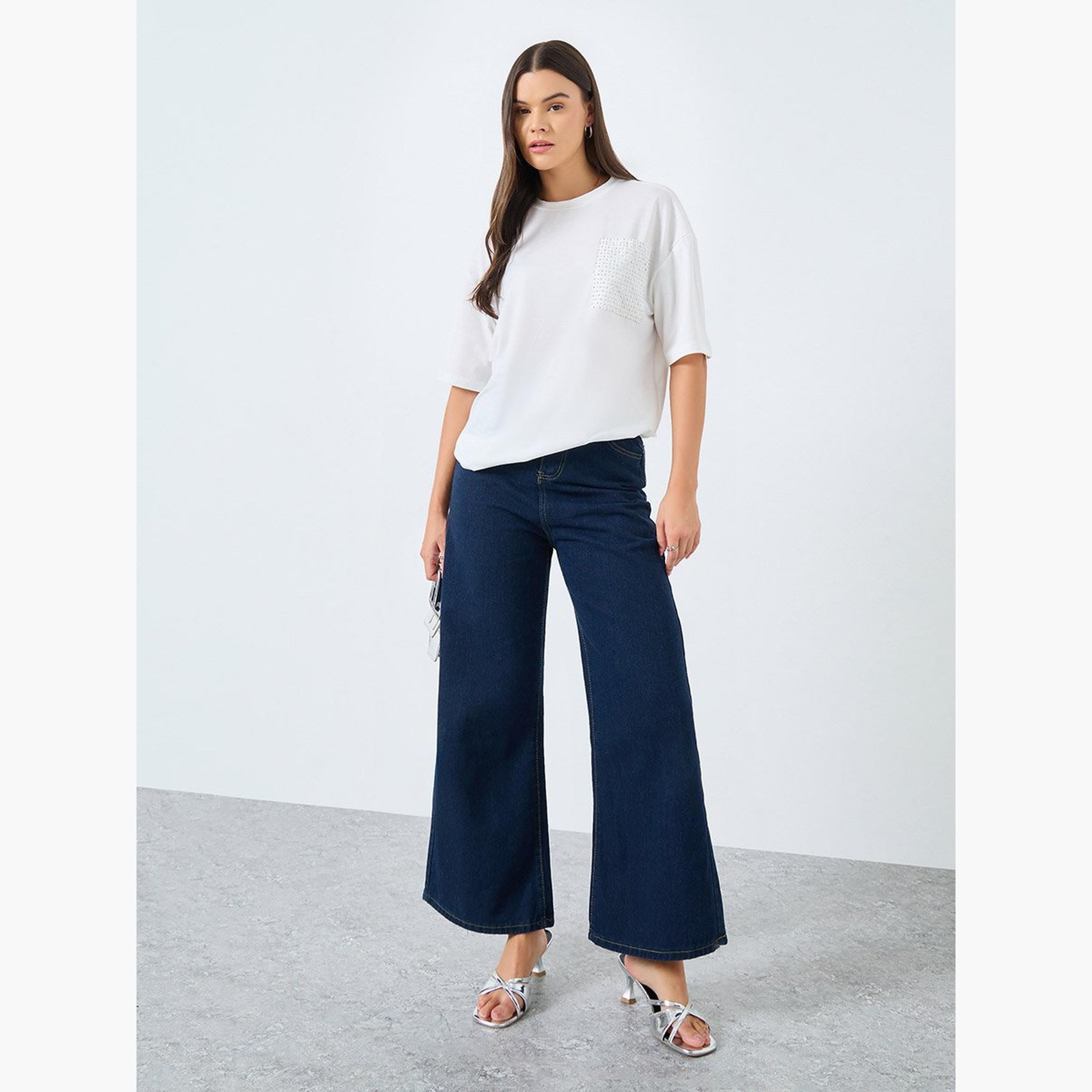 ستايلي - تي شيرت أبيض مرصع بالجواهر بجيوب مقاس كبير-women-clothing-tshirts-image-3