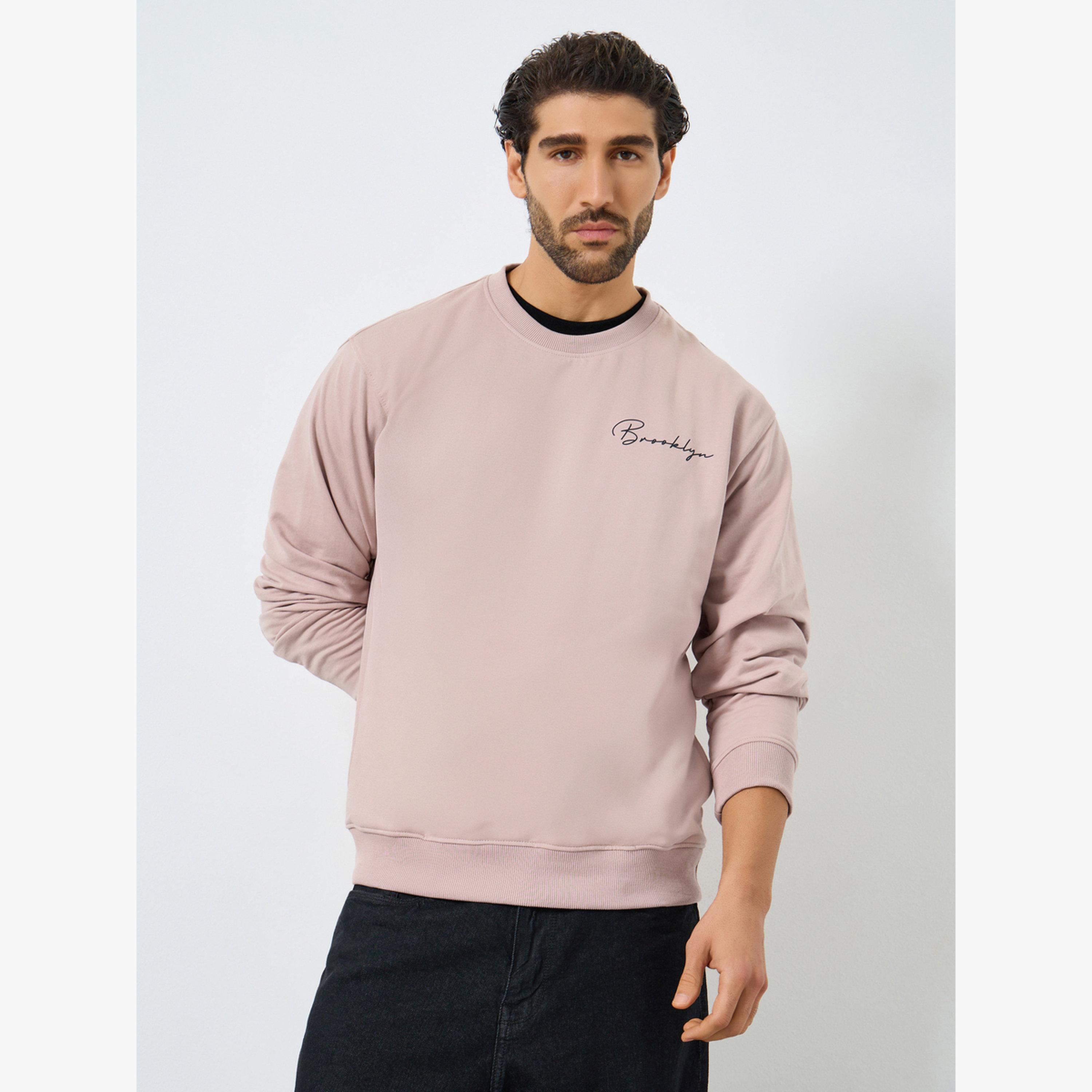 سويت شيرت مطبوع بكتابة بقصة مريحة-men-clothing-hoodiesandsweatshirts-image-3