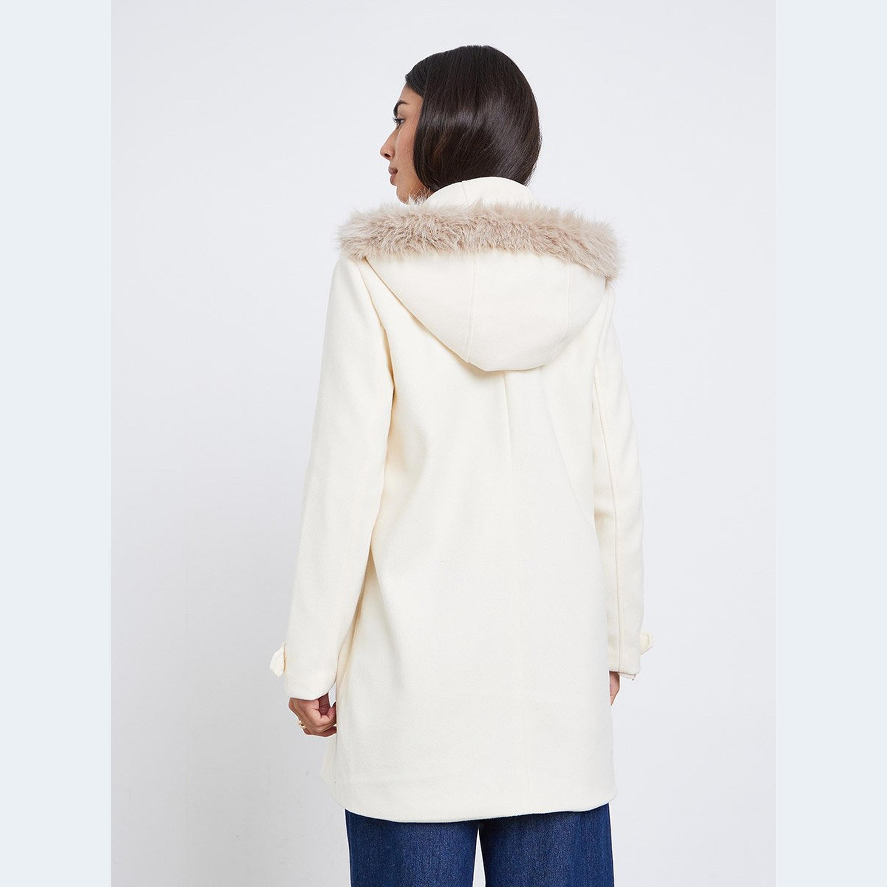ستايلي - معطف طويل صوفي لون أبيض العاجي مع حواف الفرو الصناعي-women-winterwear-coatsandjackets-coats-image-5