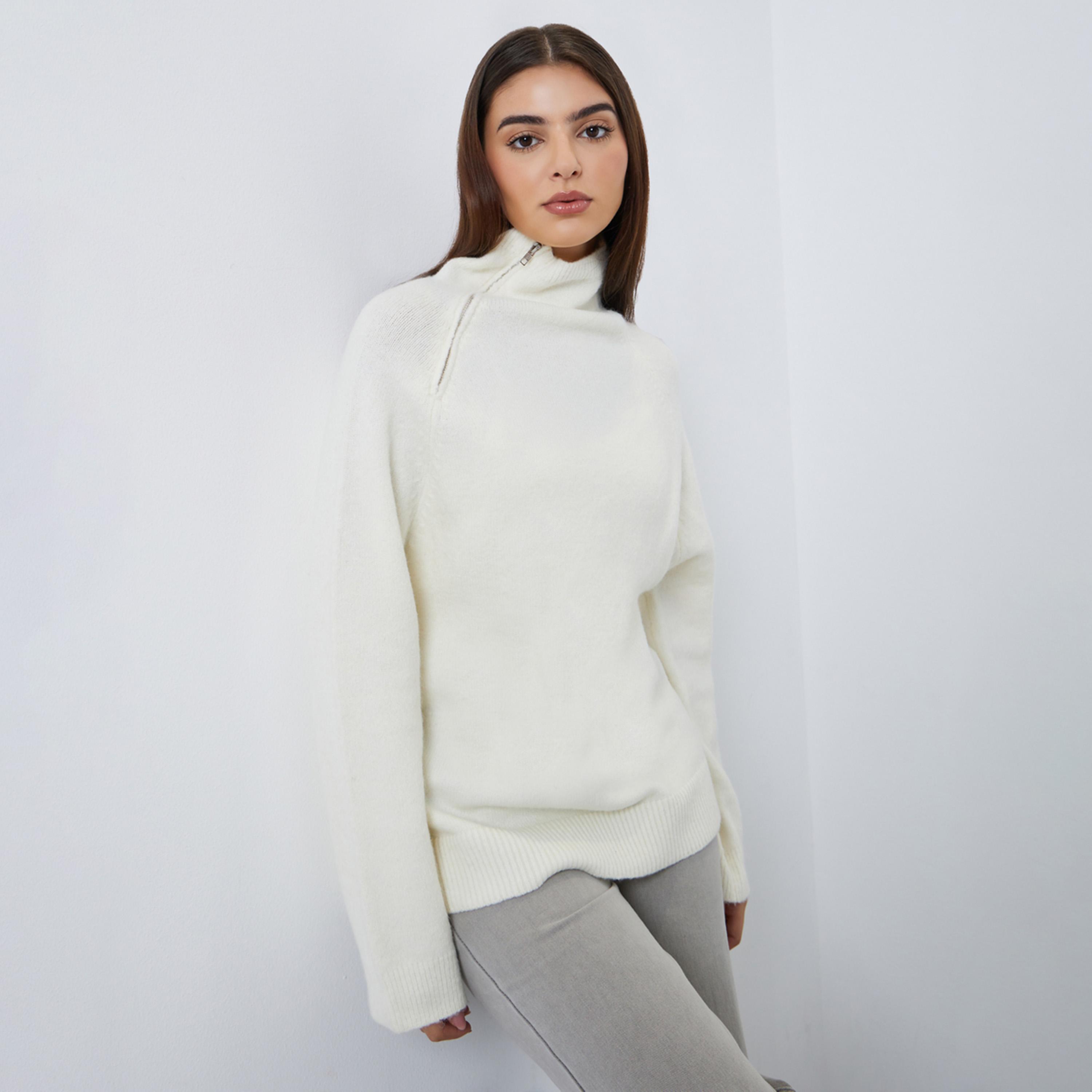 ستايلي - سترة عادية بيضاء اللون بقصّة عادية وتفاصيل سحاب-women-clothing-cardigansandjumpers-jumpers-image-1