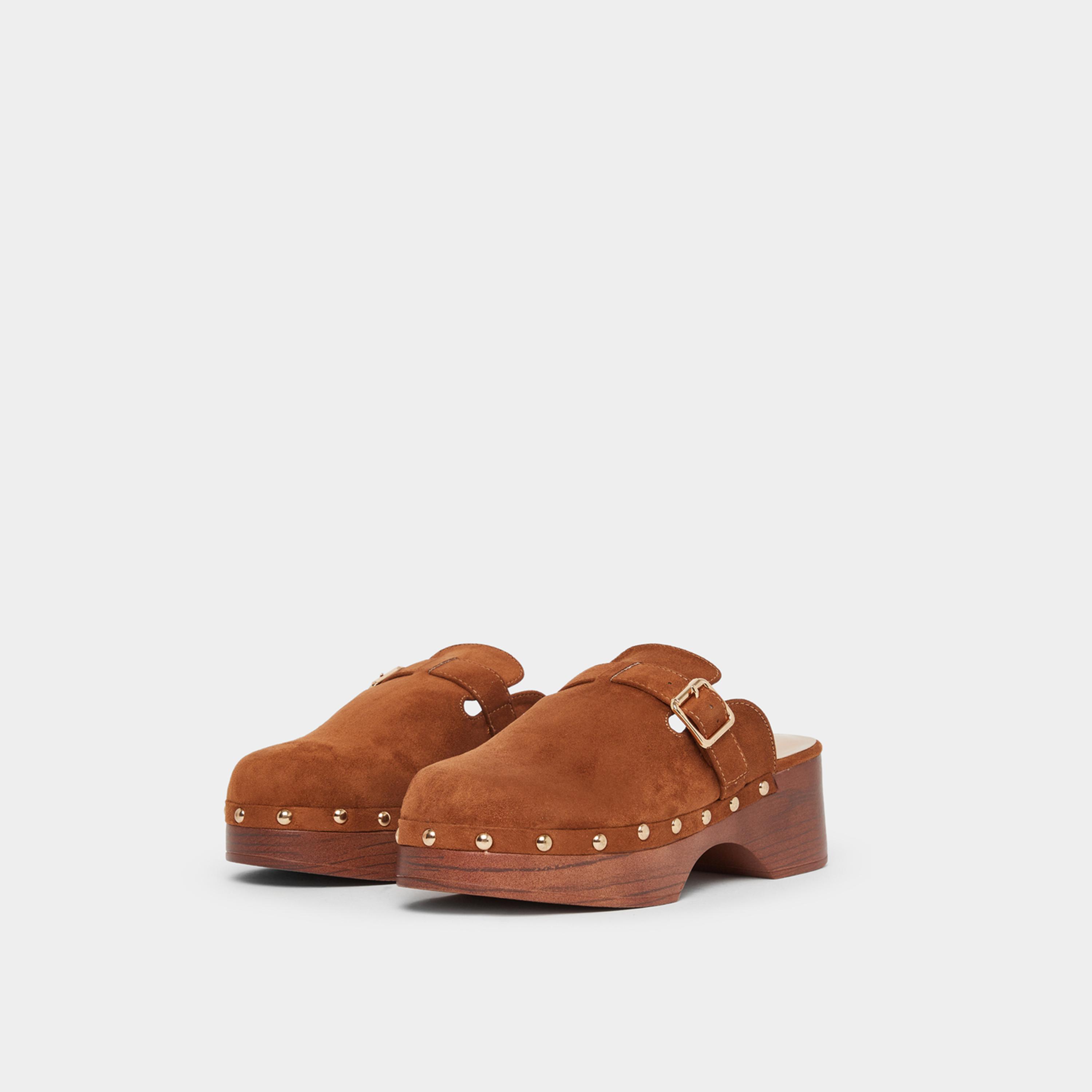 ستايلي - حذاء ميول بكعب عريض مرصع بالمسامير مع حزام بإبزيم للنساء-women-shoes-heels-image-1