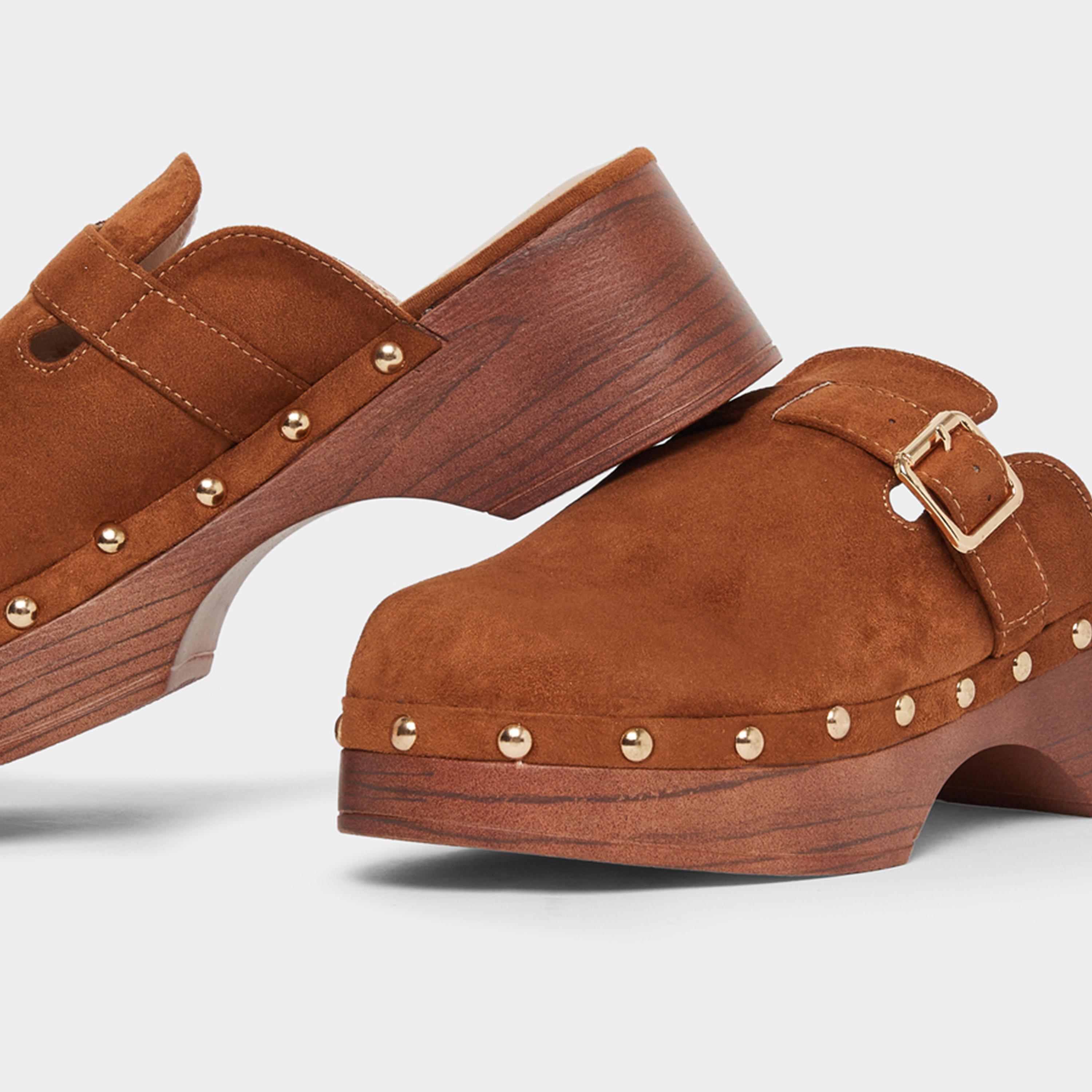 ستايلي - حذاء ميول بكعب عريض مرصع بالمسامير مع حزام بإبزيم للنساء-women-shoes-heels-image-4