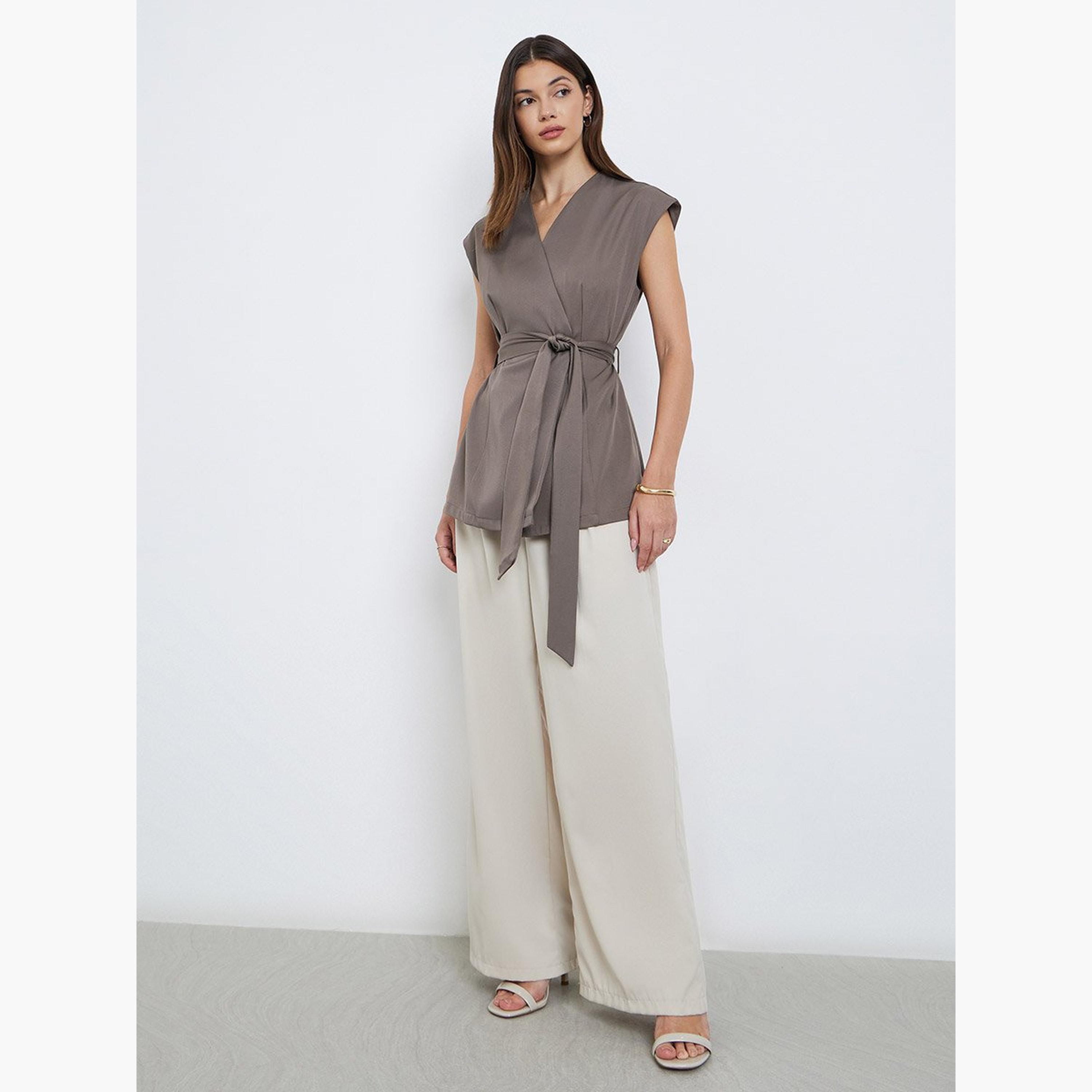 ستايلي - بلوزة للنساء بنية اللون بدون أكمام-women-clothing-shirtsandblouses-blouses-image-1