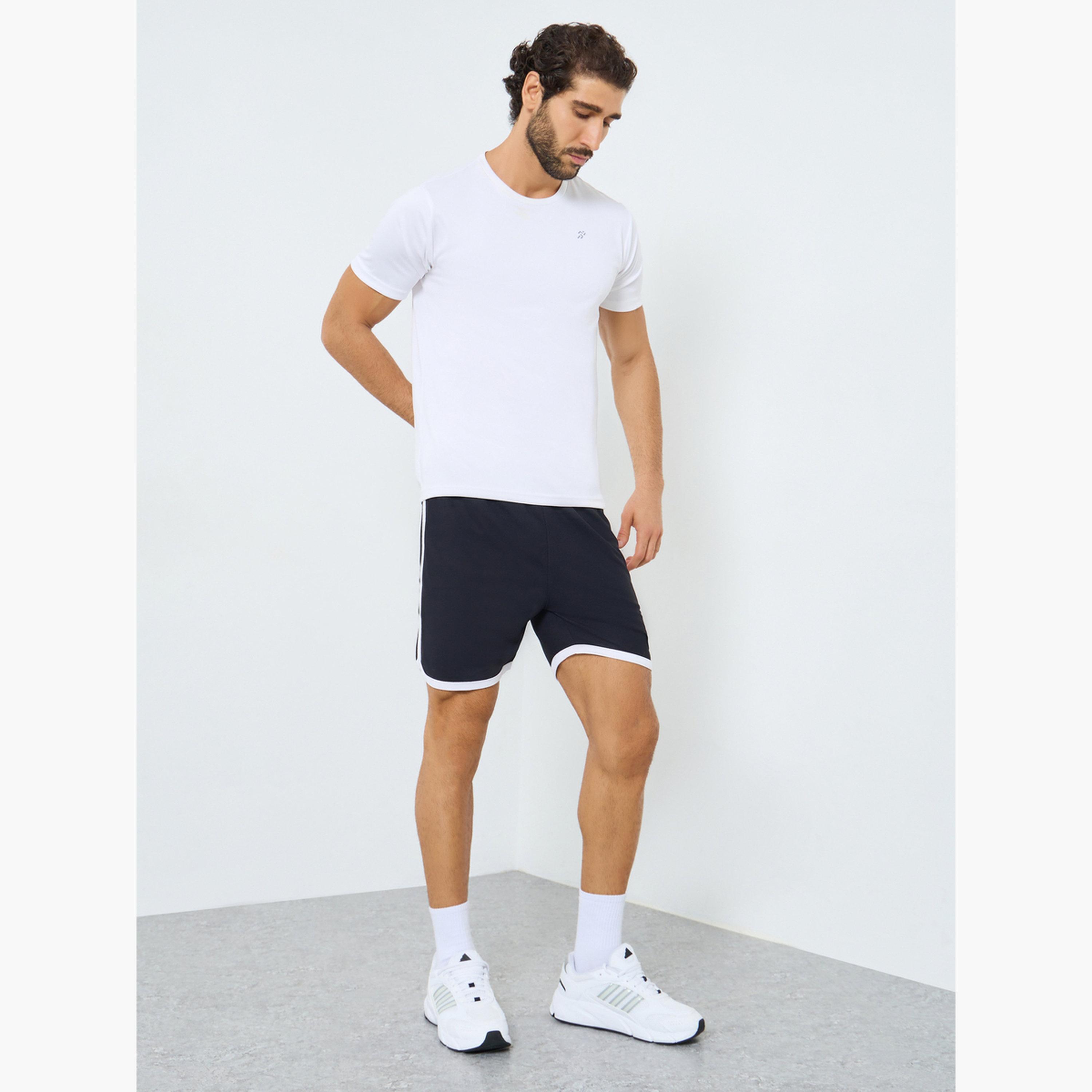 ستايلي - شورت رياضي بحواف متباينة مع جيب للرجال-sports-men-clothing-bottoms-shorts-image-2